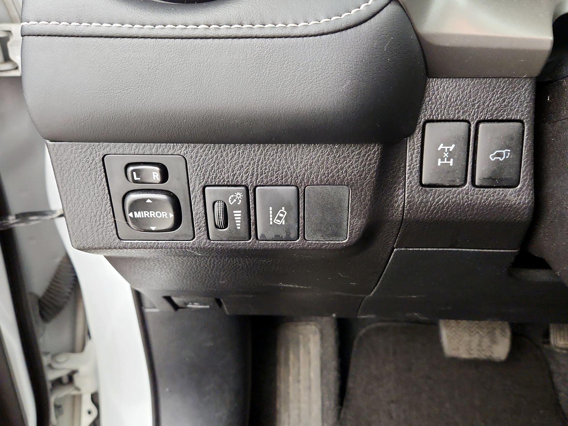 Thumbnail: 2016 Toyota RAV4 - 13