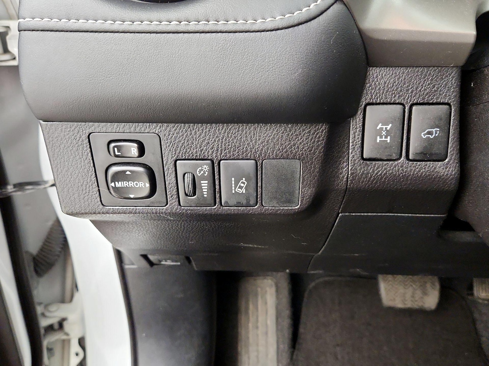 2016 Toyota RAV4 Limited - Photo 14