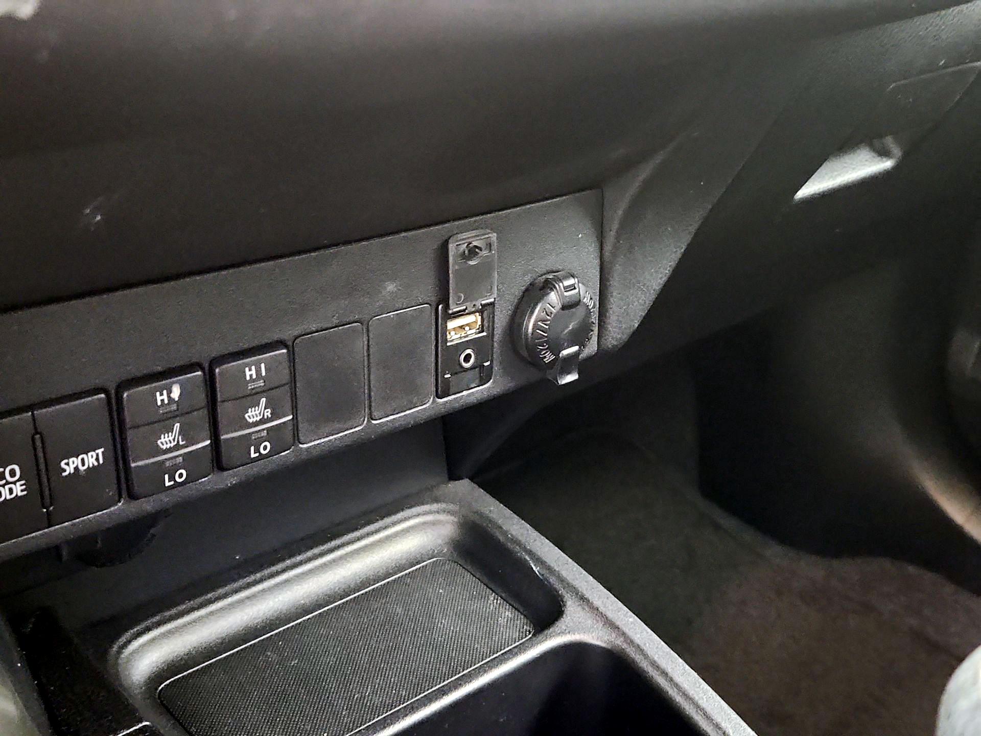 Thumbnail: 2016 Toyota RAV4 - 19