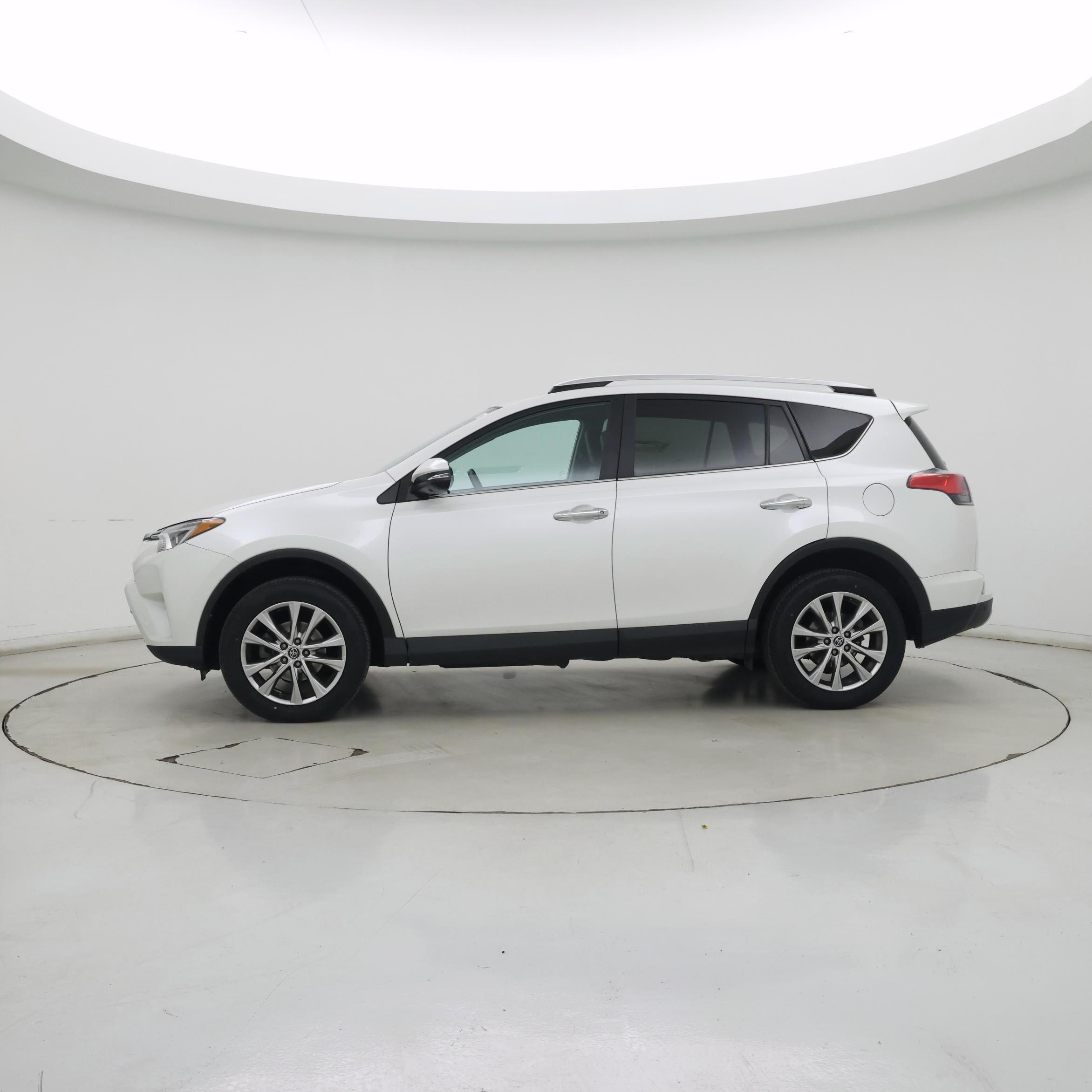 Thumbnail: 2016 Toyota RAV4 - 3