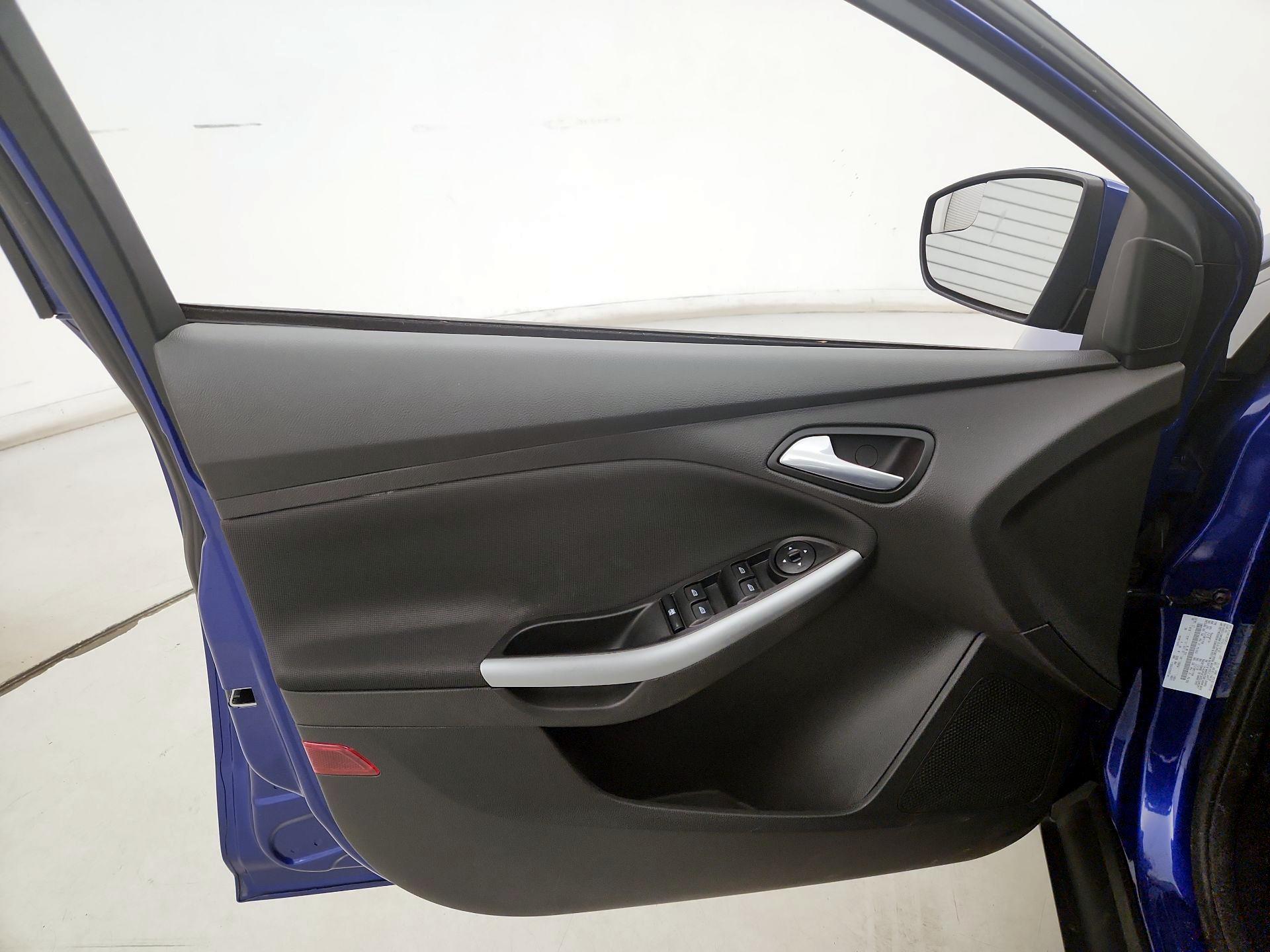 Thumbnail: 2014 Ford Focus - 12