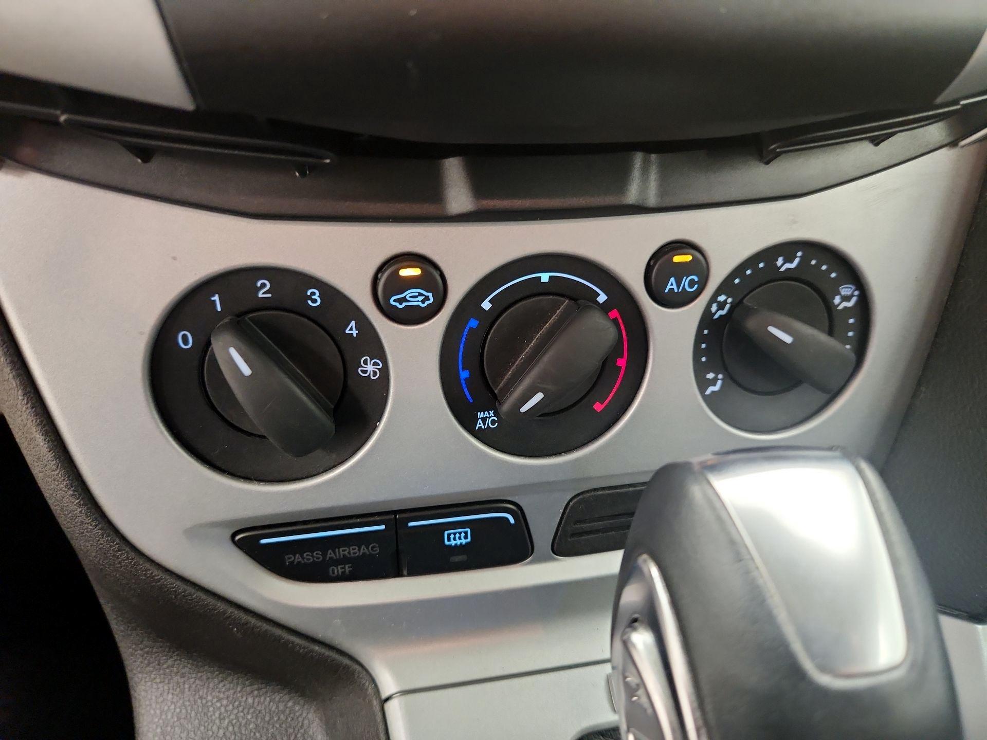 Thumbnail: 2014 Ford Focus - 15