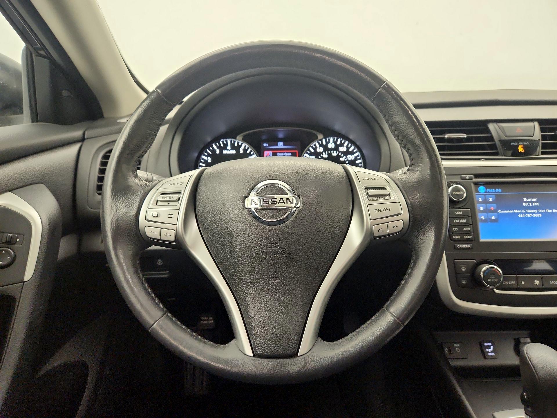 Thumbnail: 2016 Nissan Altima - 10