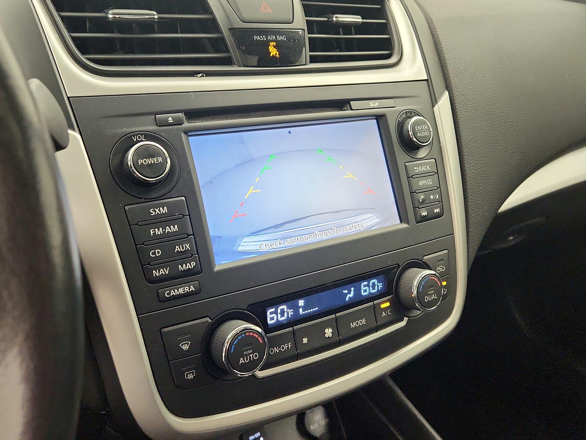 Thumbnail: 2016 Nissan Altima - 15