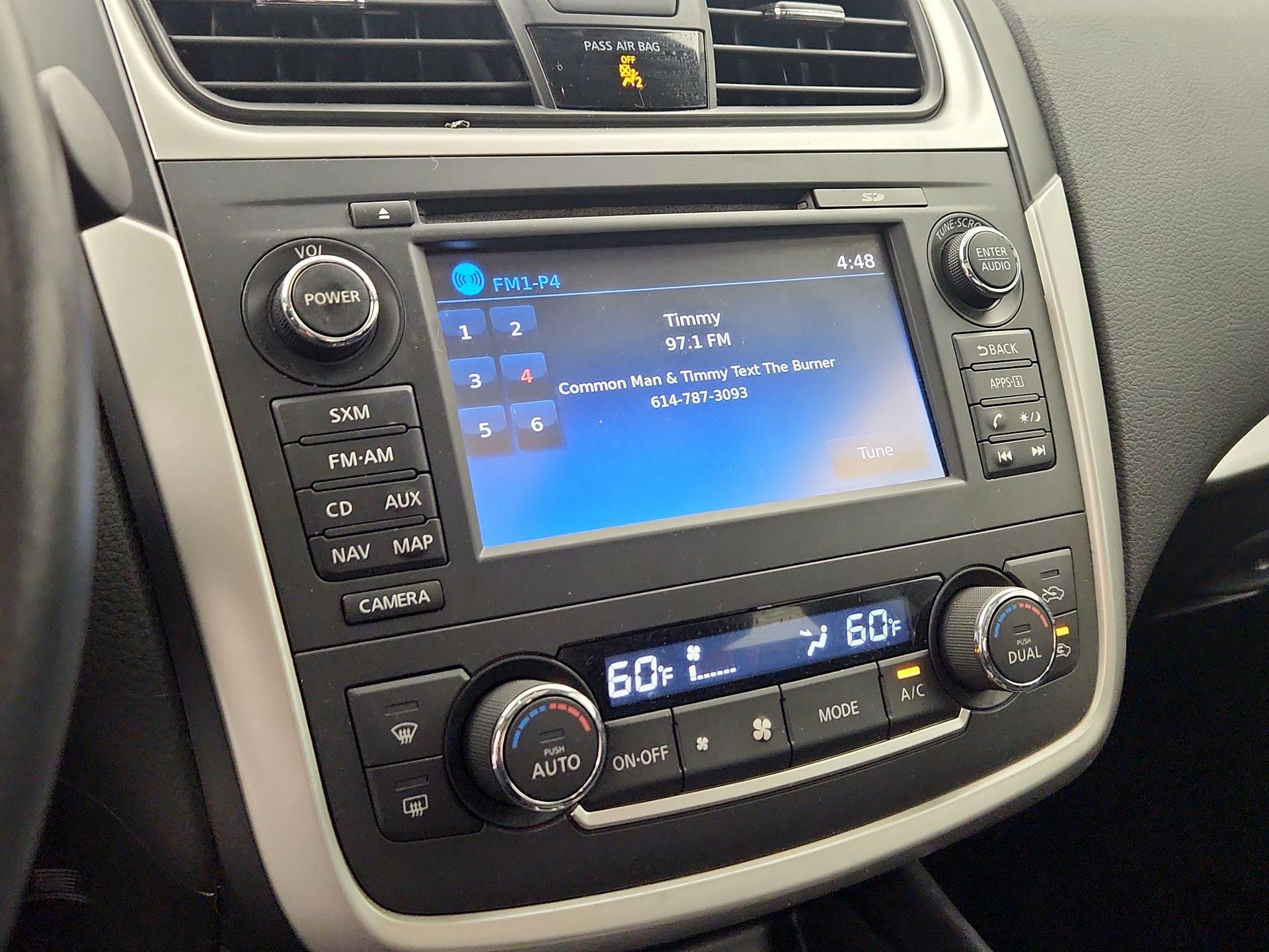 Thumbnail: 2016 Nissan Altima - 16