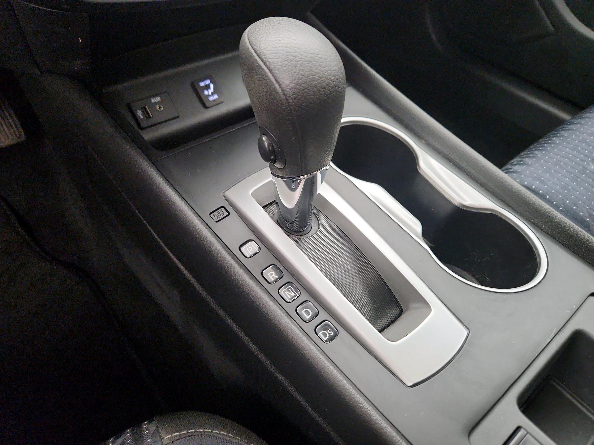 Thumbnail: 2016 Nissan Altima - 18