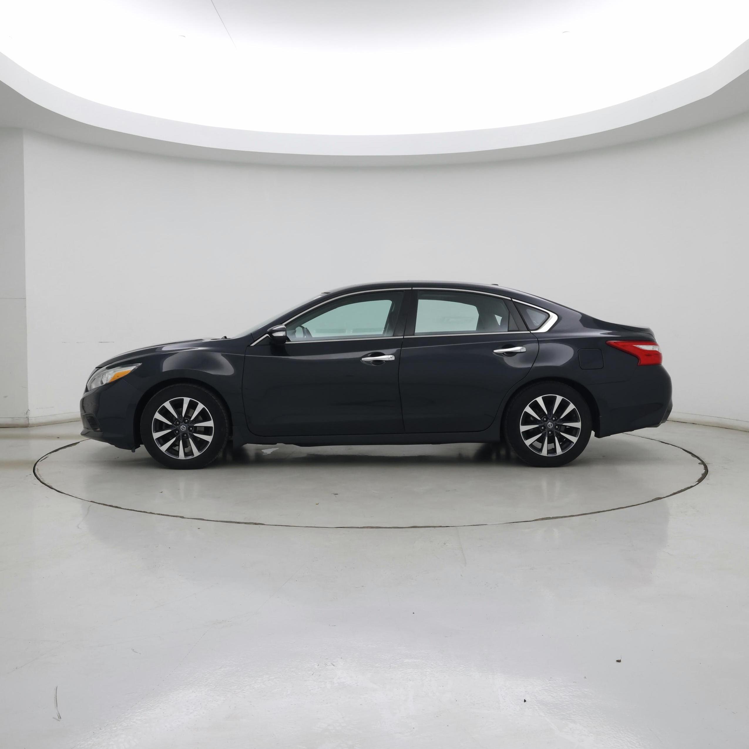 Thumbnail: 2016 Nissan Altima - 3