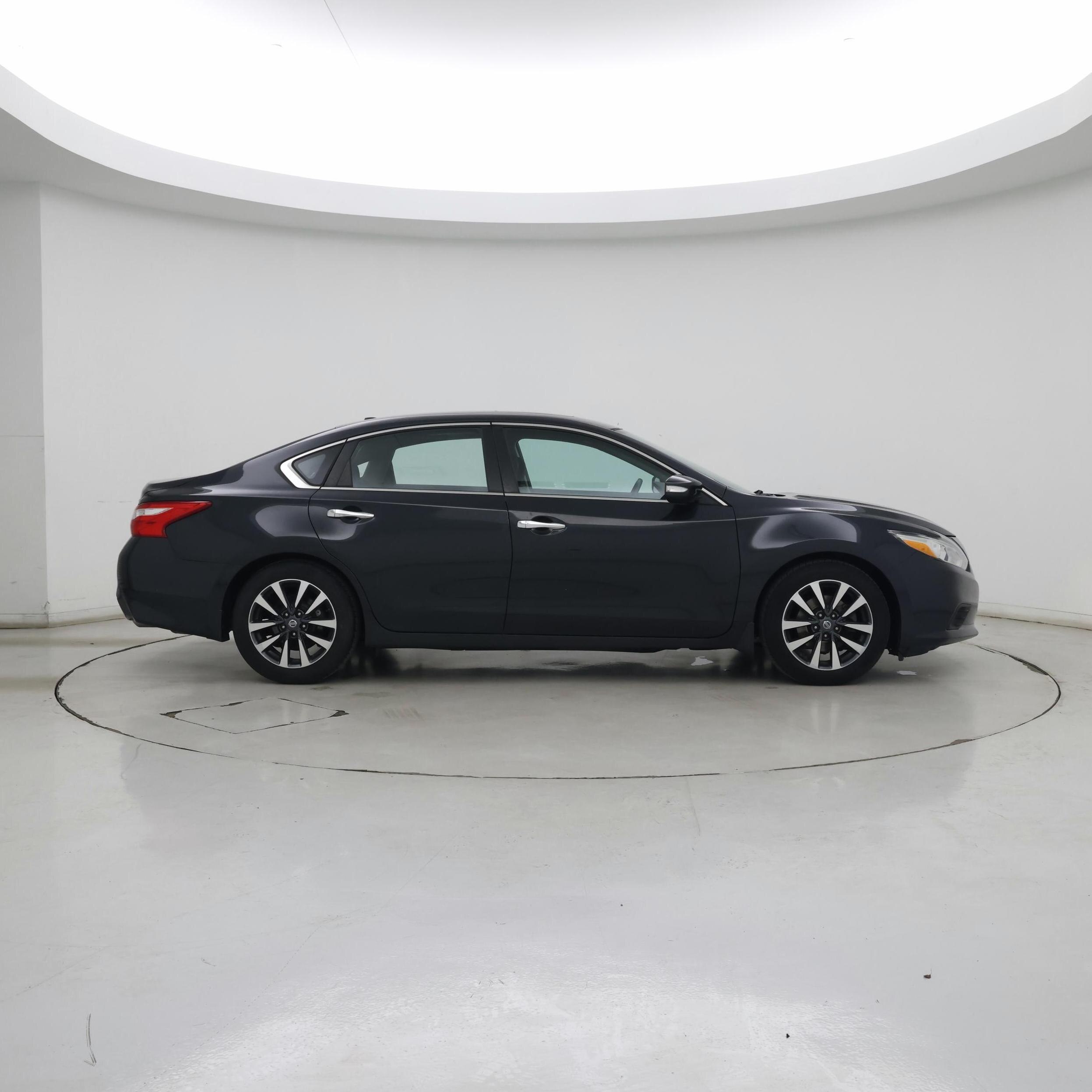 Thumbnail: 2016 Nissan Altima - 7
