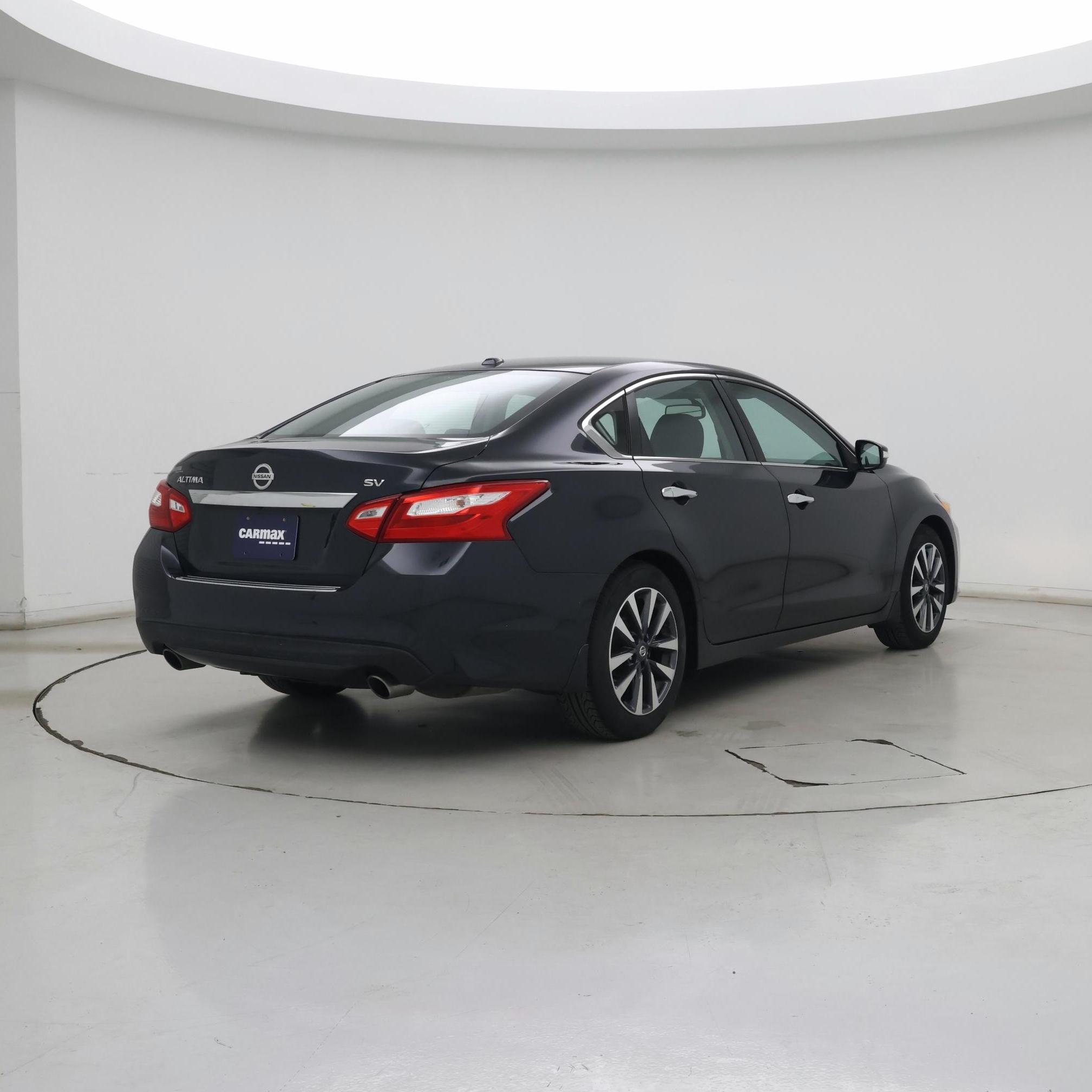 Thumbnail: 2016 Nissan Altima - 8