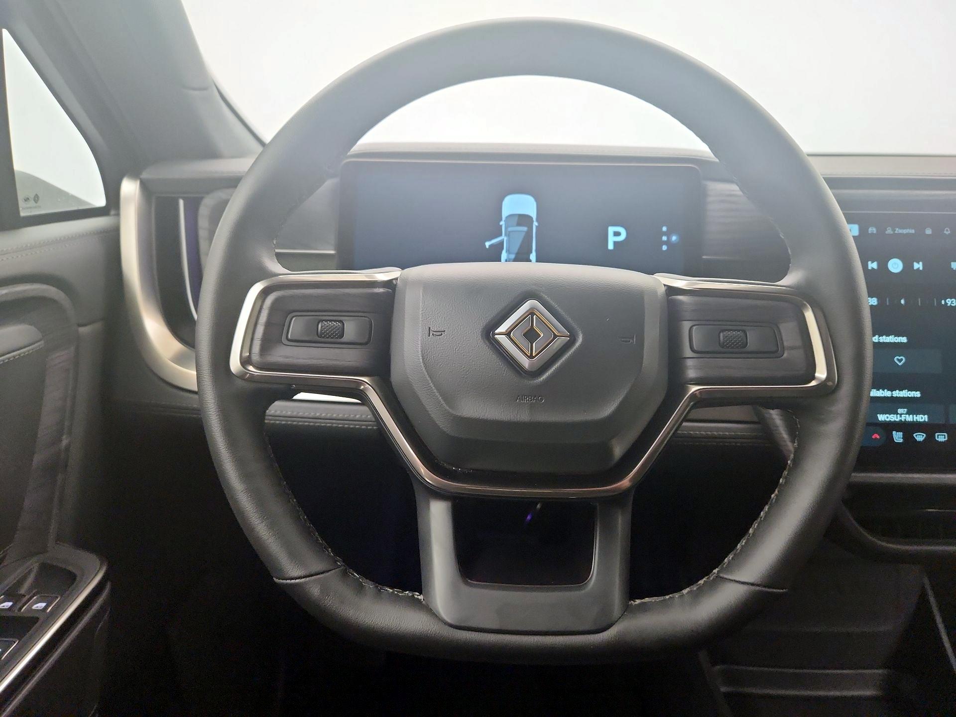 Thumbnail: 2025 Rivian R1S - 10