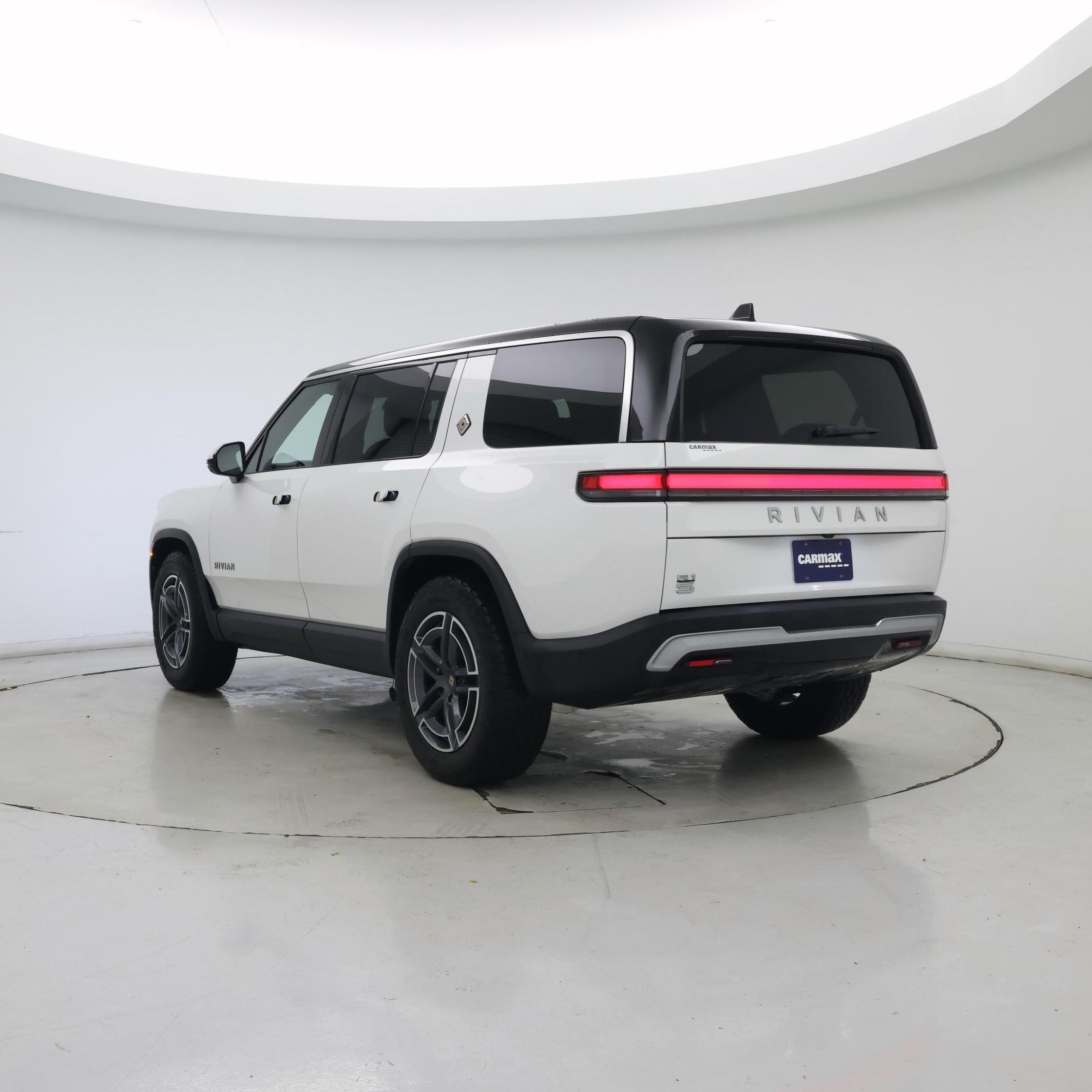 Thumbnail: 2025 Rivian R1S - 2