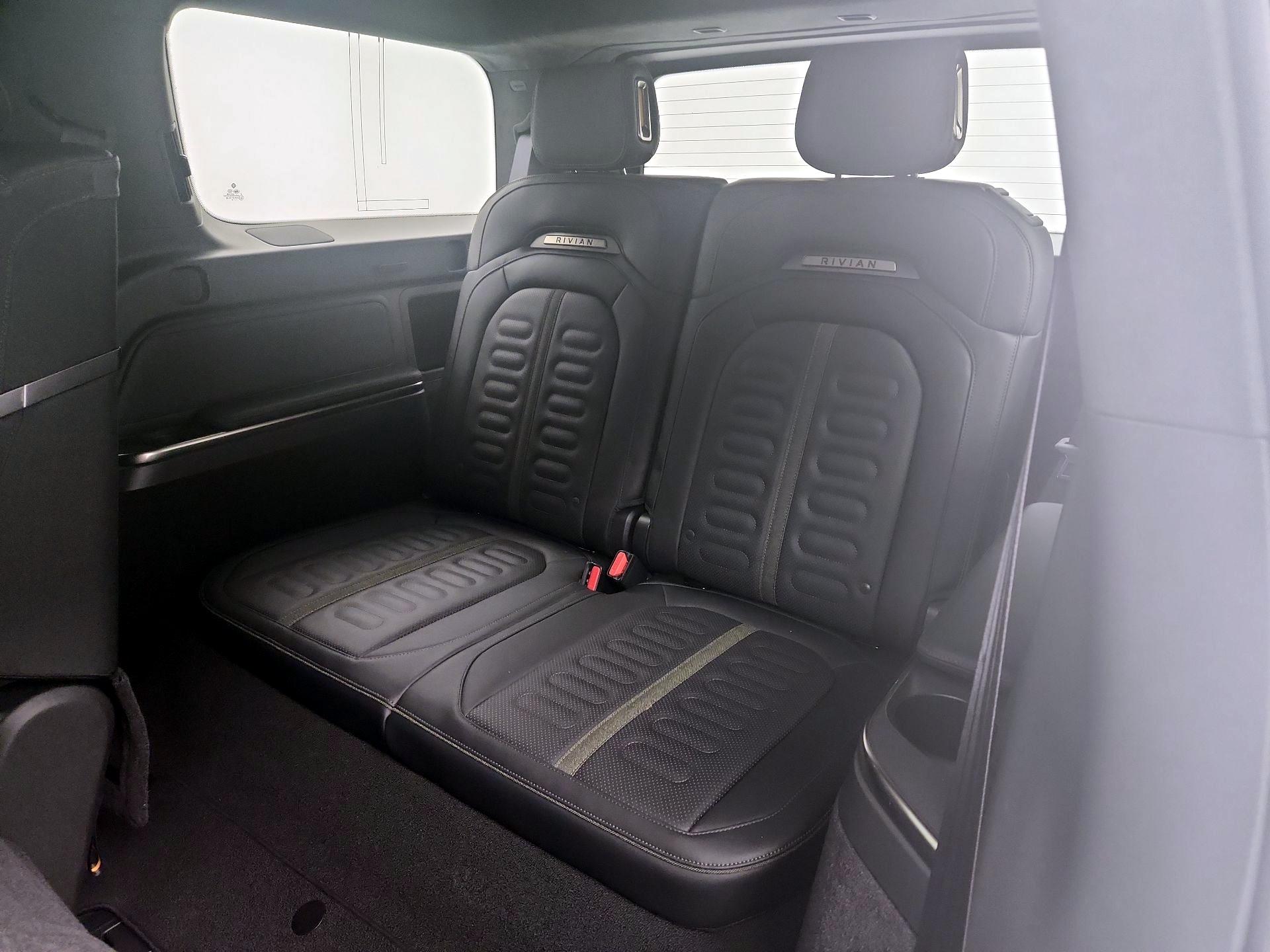 Thumbnail: 2025 Rivian R1S - 20