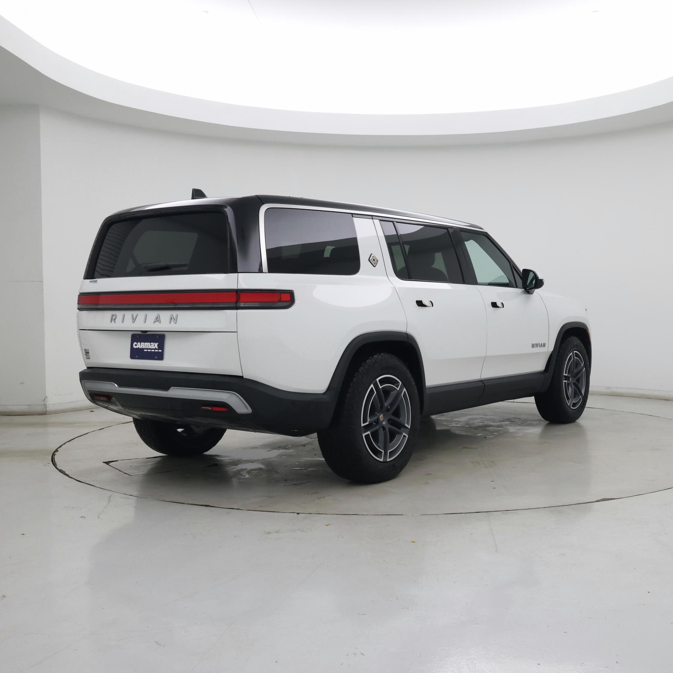 Thumbnail: 2025 Rivian R1S - 8