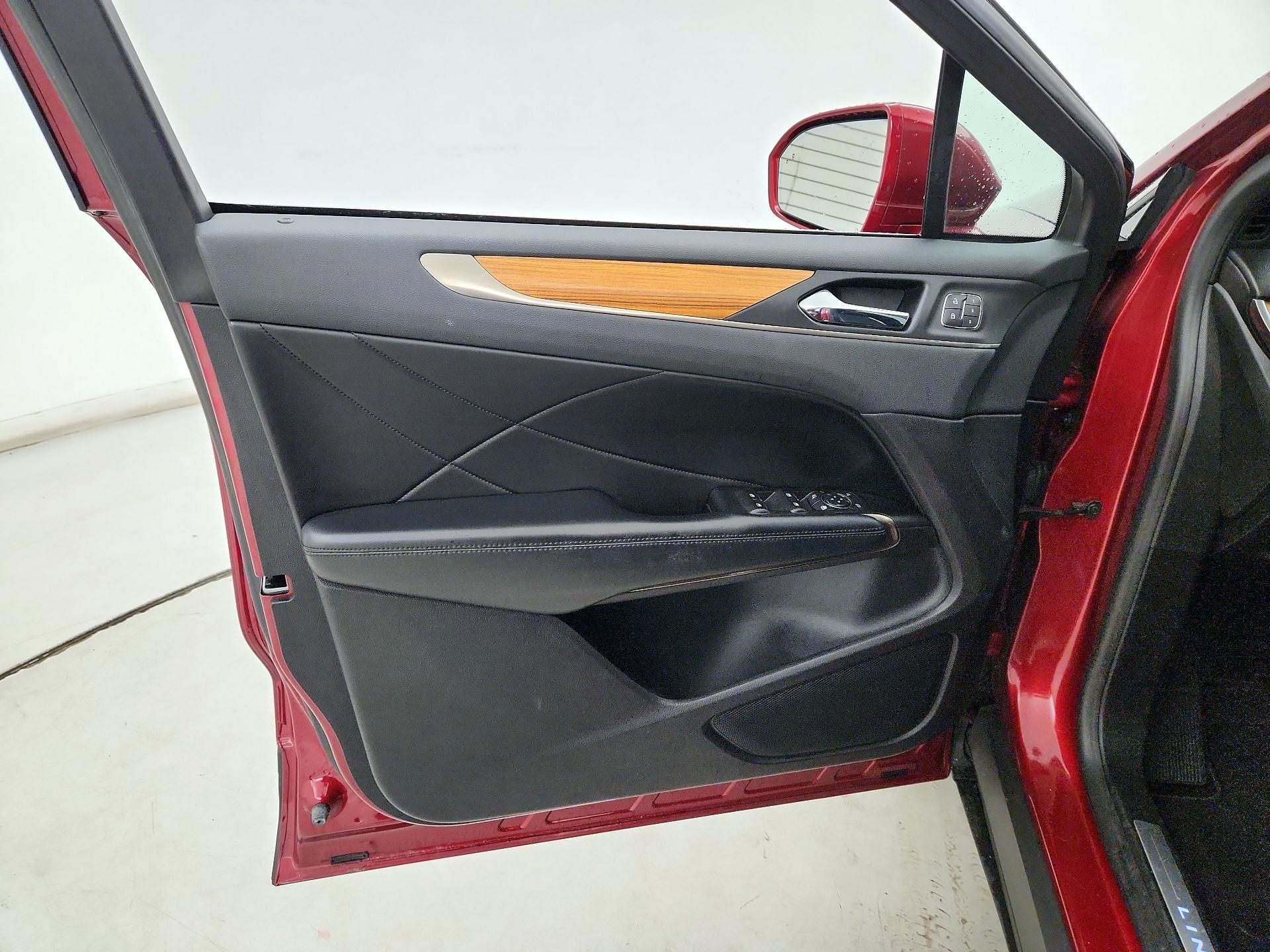 Thumbnail: 2019 Lincoln MKC - 12