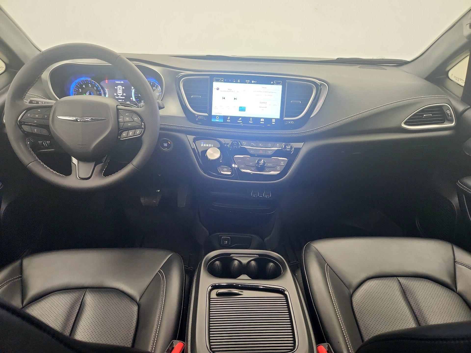 Thumbnail: 2023 Chrysler Pacifica - 9