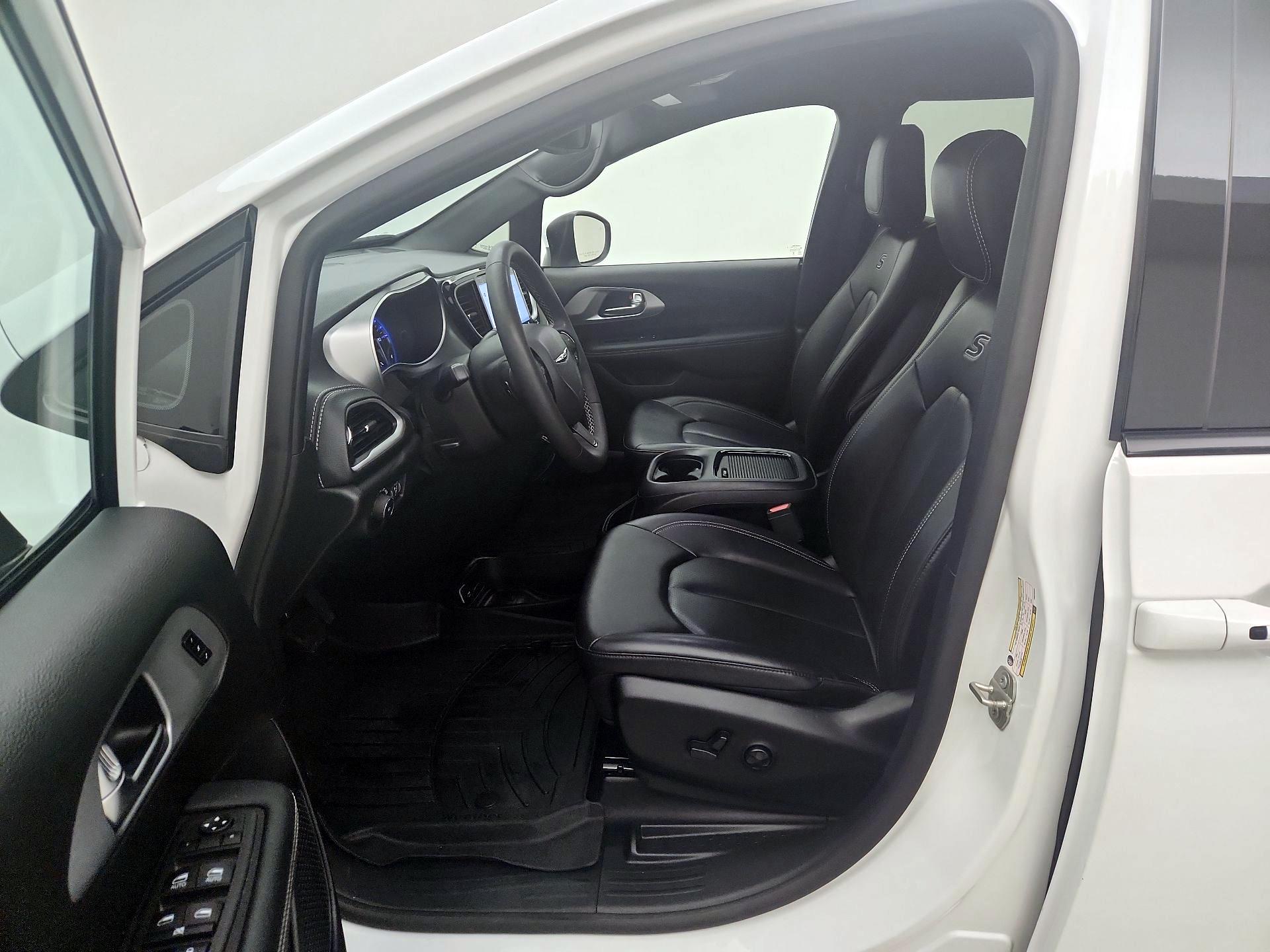 Thumbnail: 2023 Chrysler Pacifica - 11