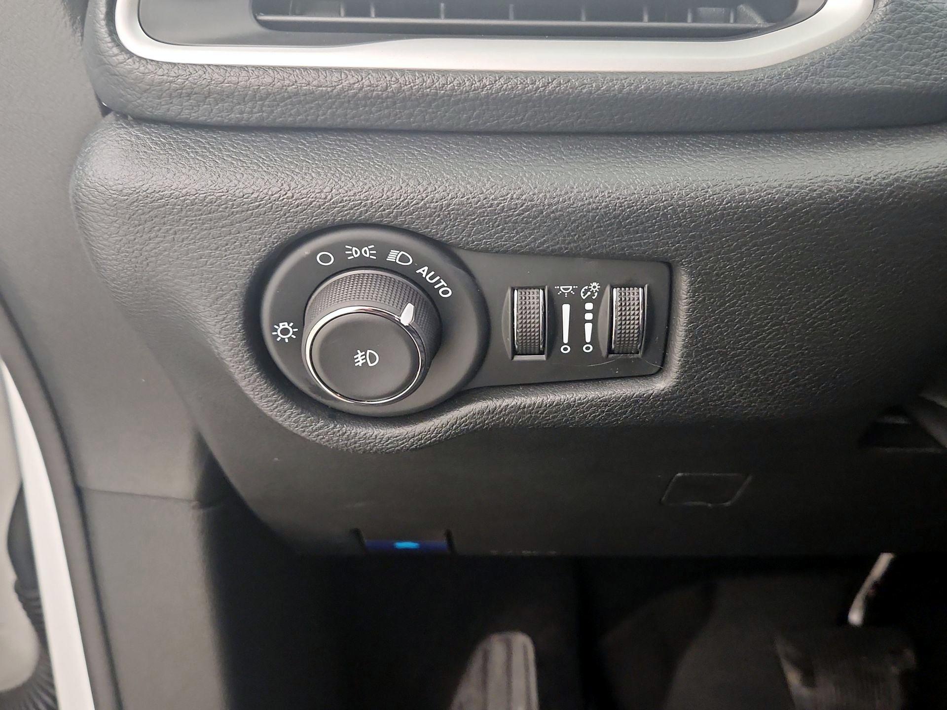 Thumbnail: 2023 Chrysler Pacifica - 13