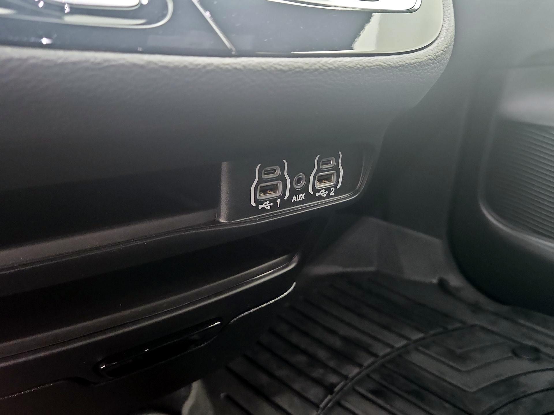 Thumbnail: 2023 Chrysler Pacifica - 18