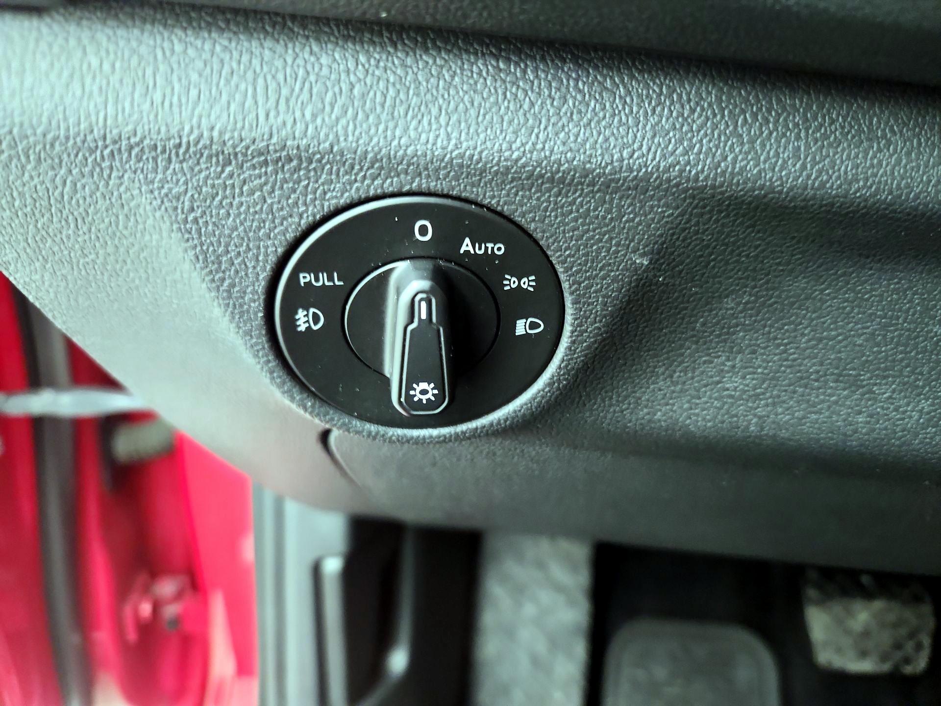 Thumbnail: 2019 Volkswagen Jetta - 13