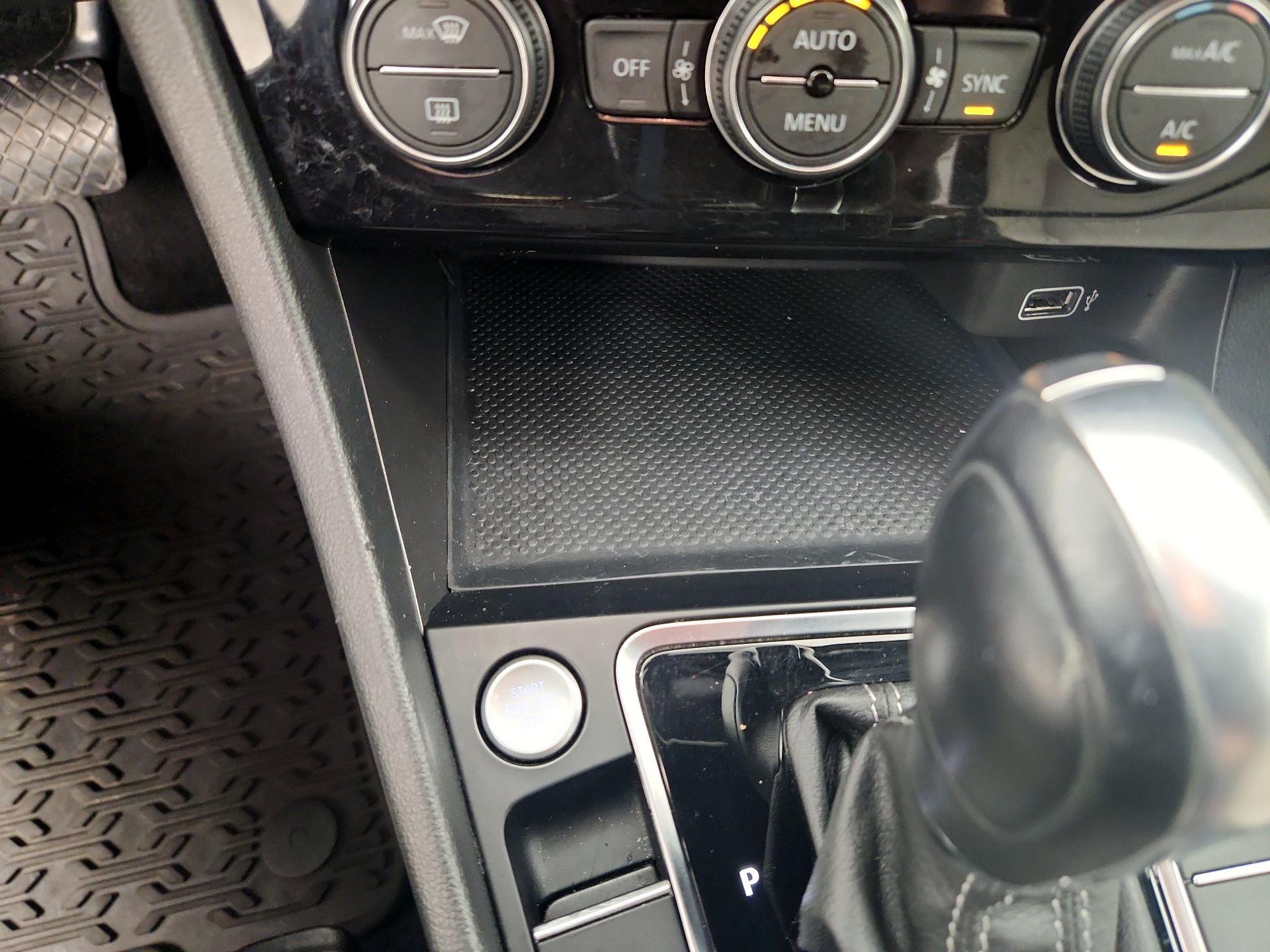 Thumbnail: 2019 Volkswagen Jetta - 16