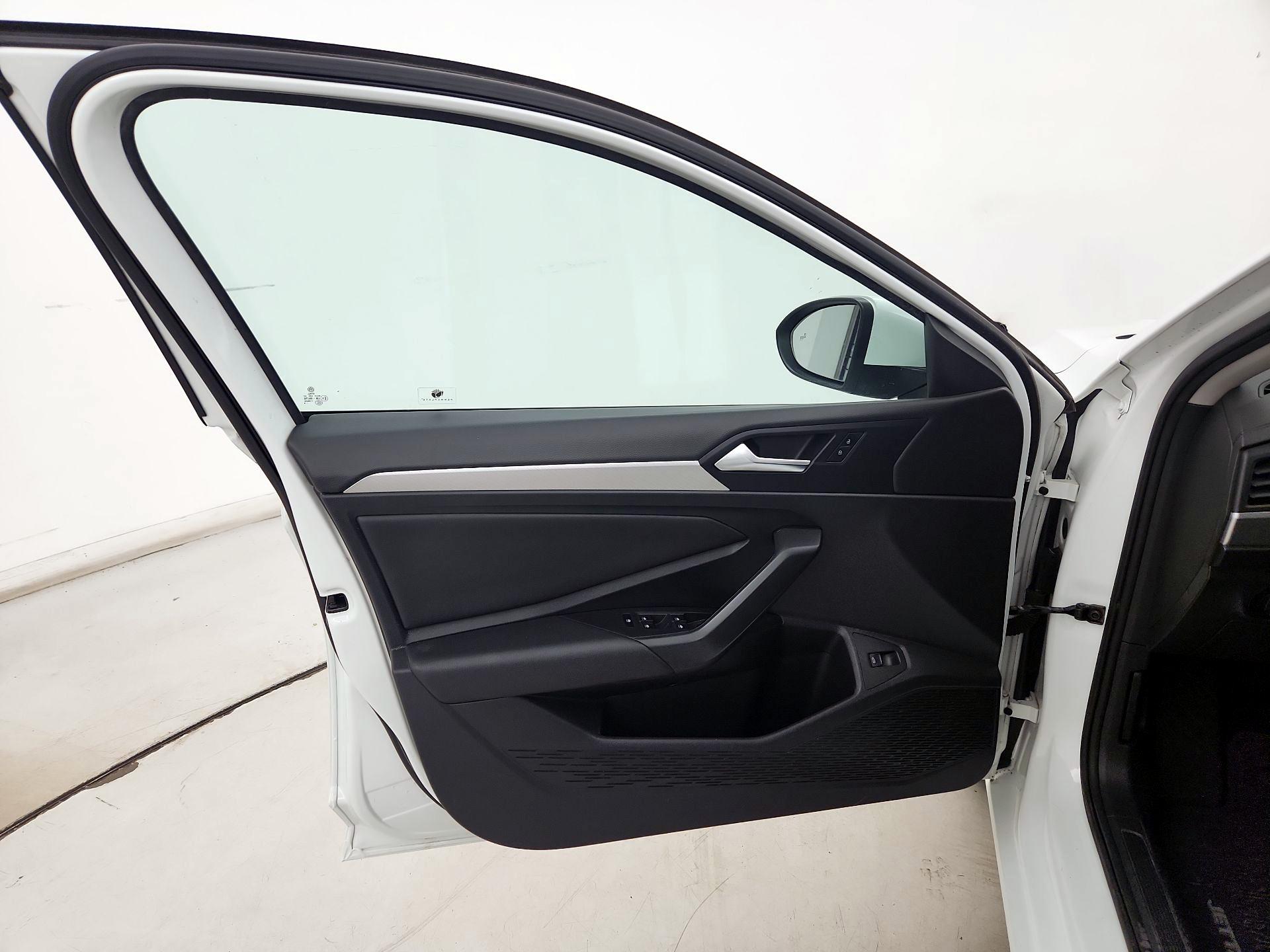 Thumbnail: 2019 Volkswagen Jetta - 12