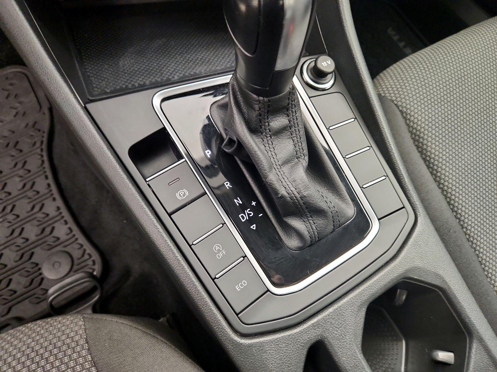 Thumbnail: 2019 Volkswagen Jetta - 17