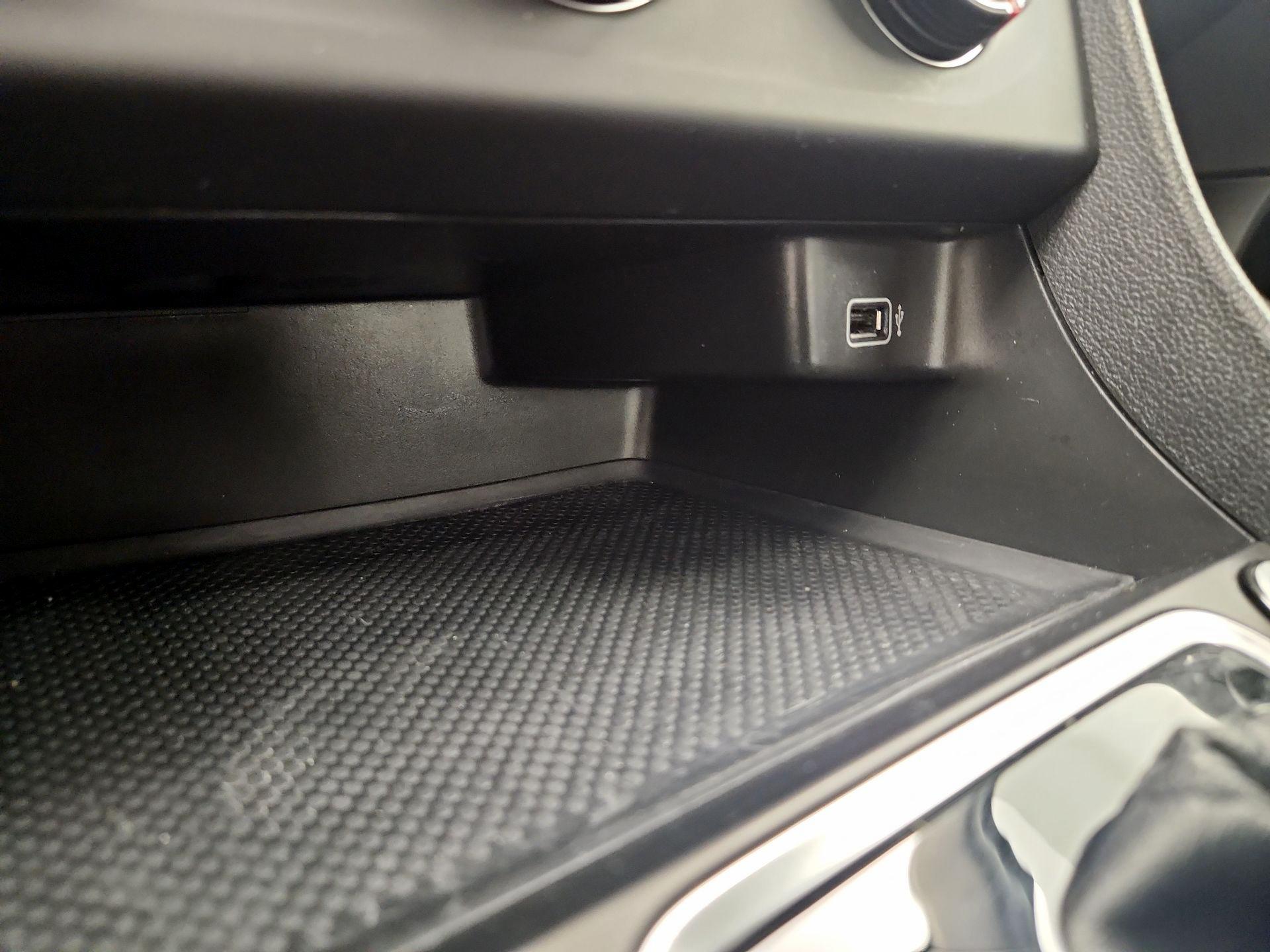 Thumbnail: 2019 Volkswagen Jetta - 18