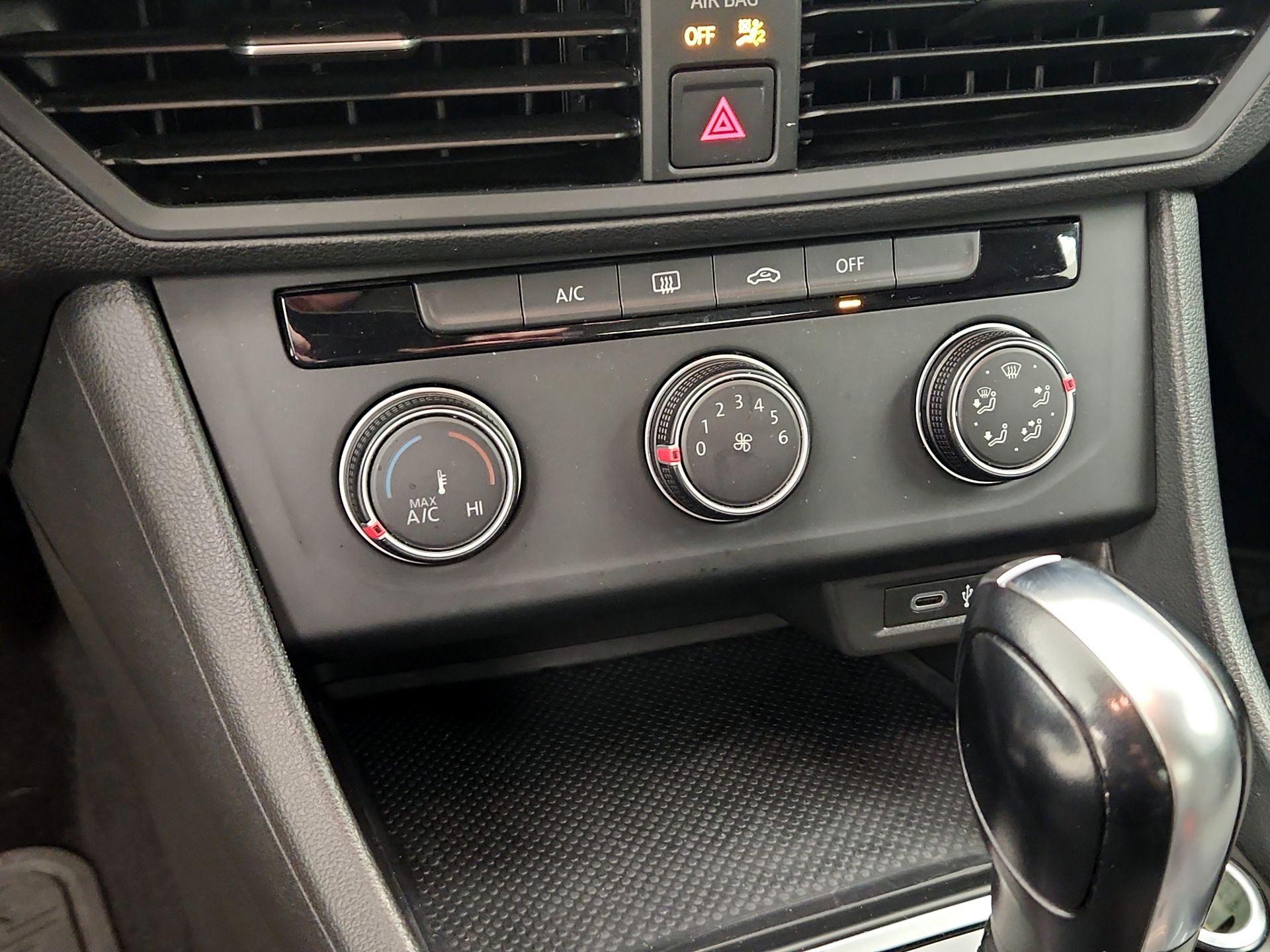 Thumbnail: 2020 Volkswagen Jetta - 16