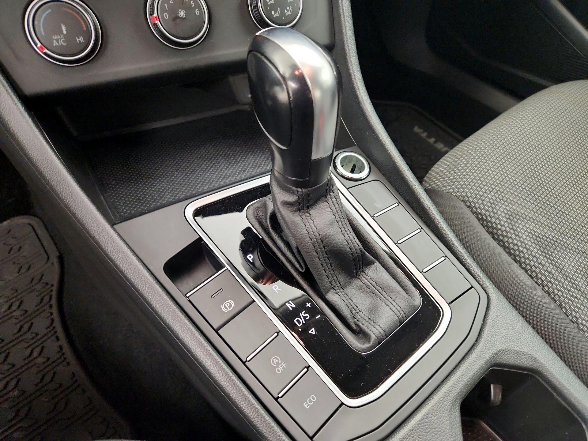 Thumbnail: 2020 Volkswagen Jetta - 17