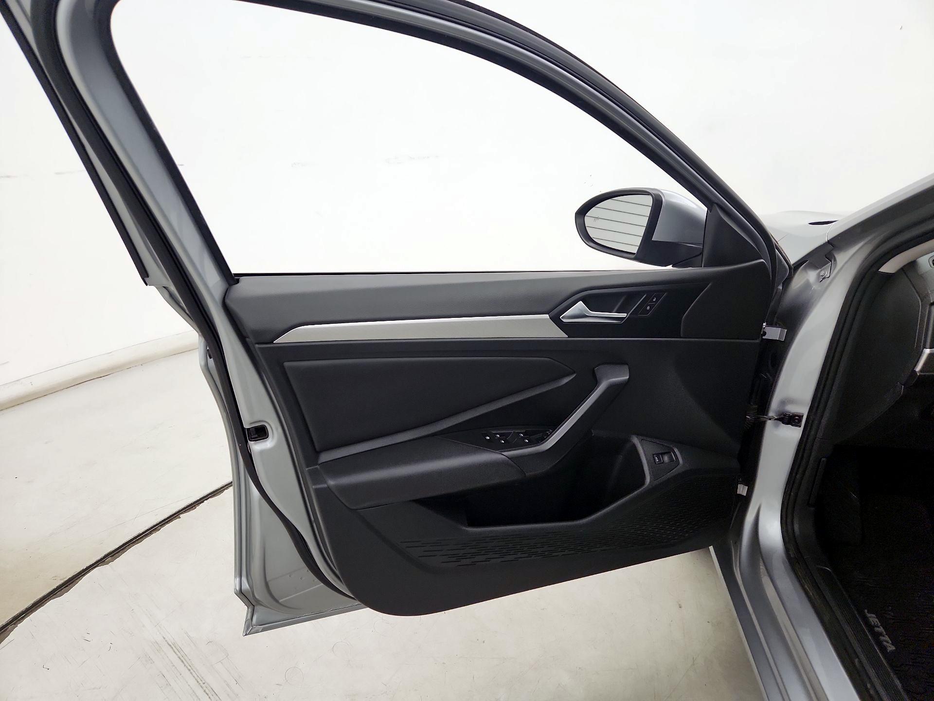 Thumbnail: 2019 Volkswagen Jetta - 12