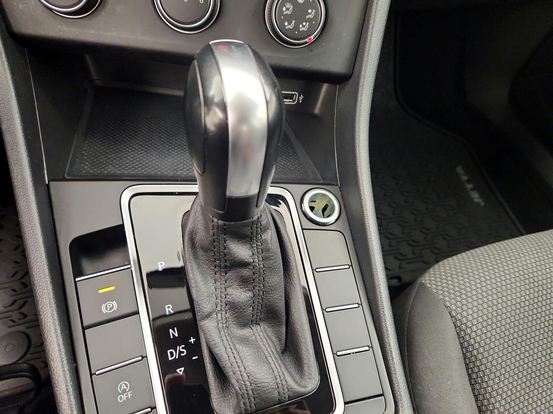 Thumbnail: 2019 Volkswagen Jetta - 17