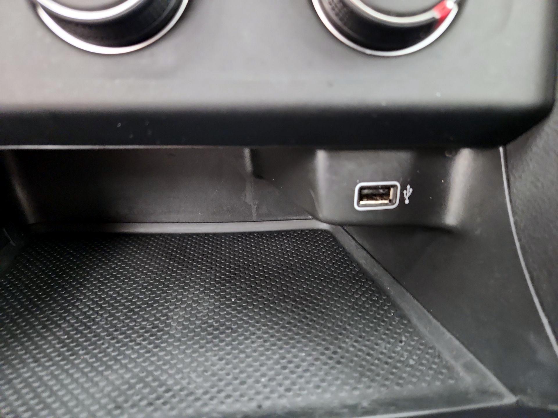 Thumbnail: 2019 Volkswagen Jetta - 18