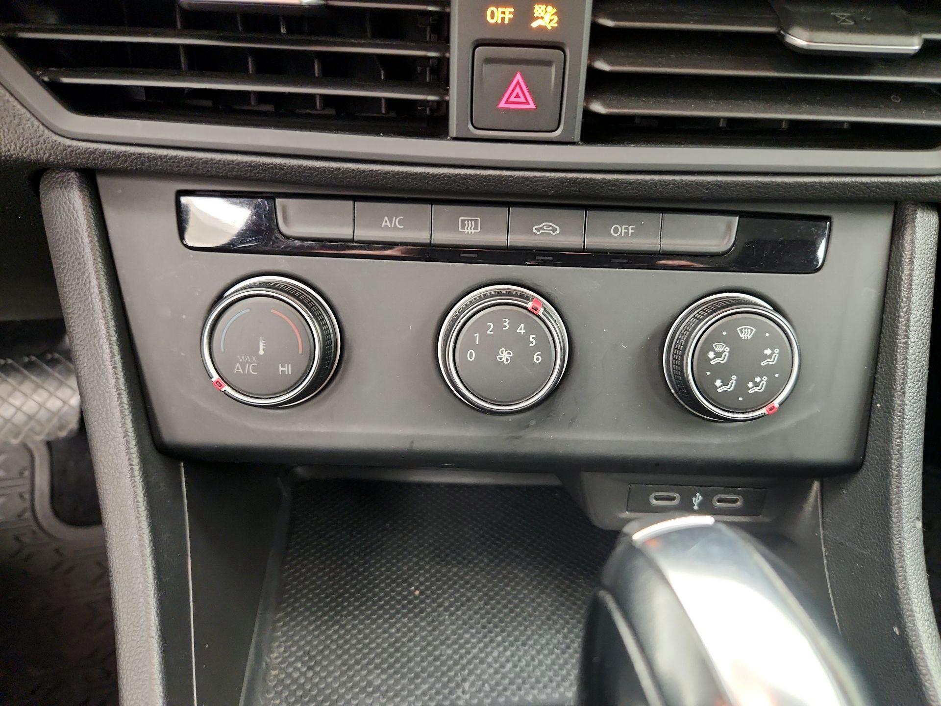 Thumbnail: 2020 Volkswagen Jetta - 16