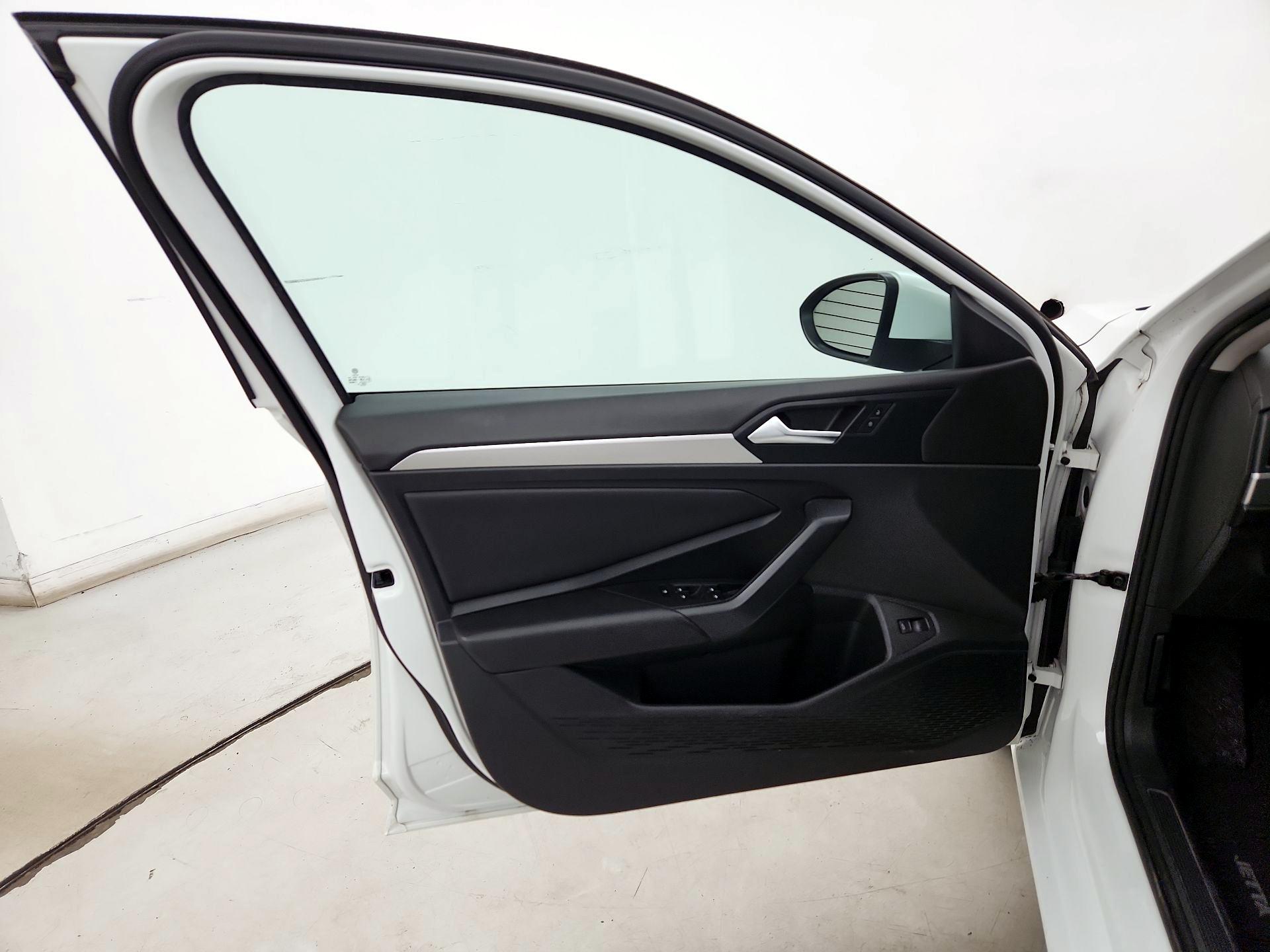 Thumbnail: 2019 Volkswagen Jetta - 12