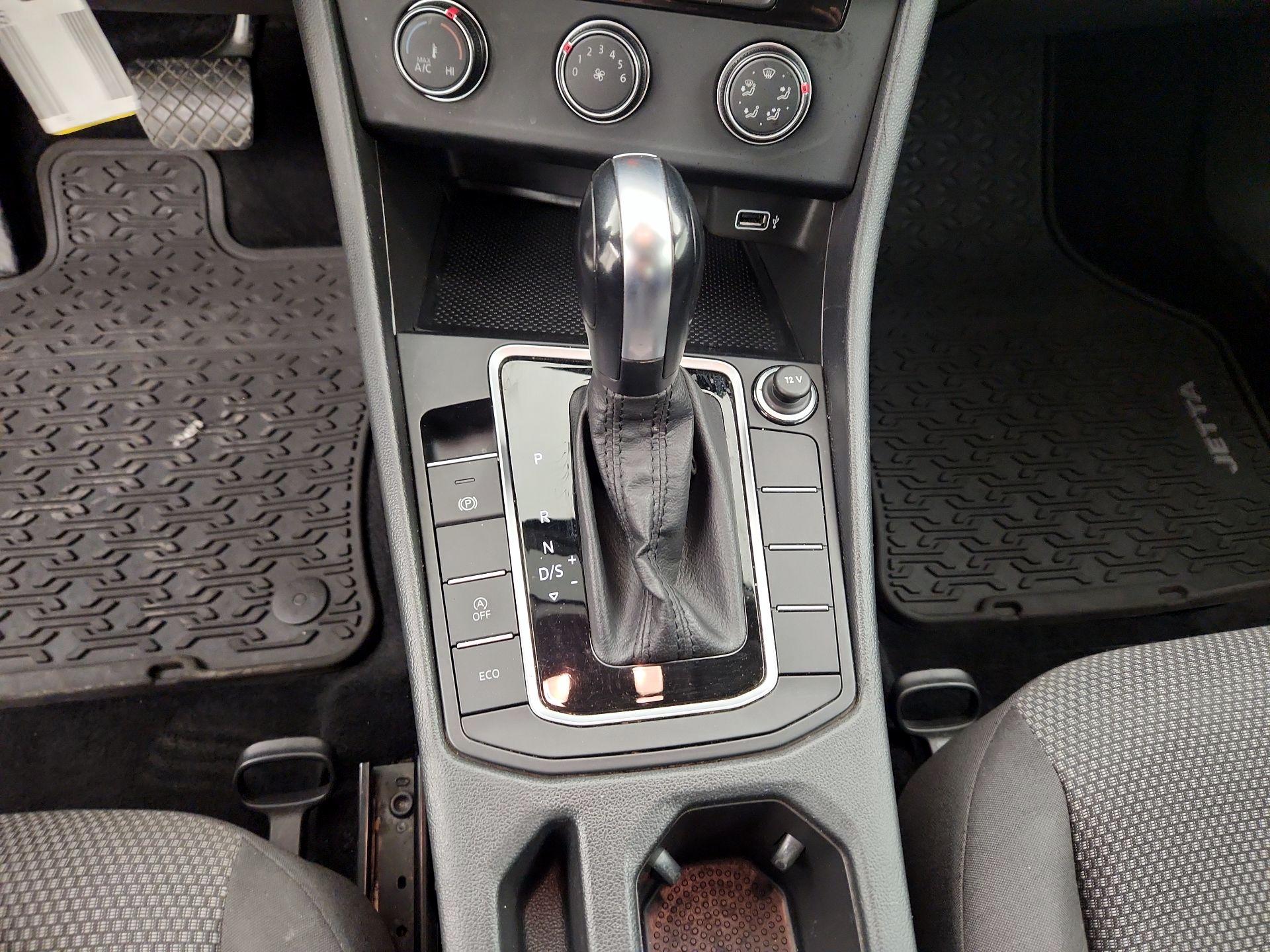 Thumbnail: 2019 Volkswagen Jetta - 16