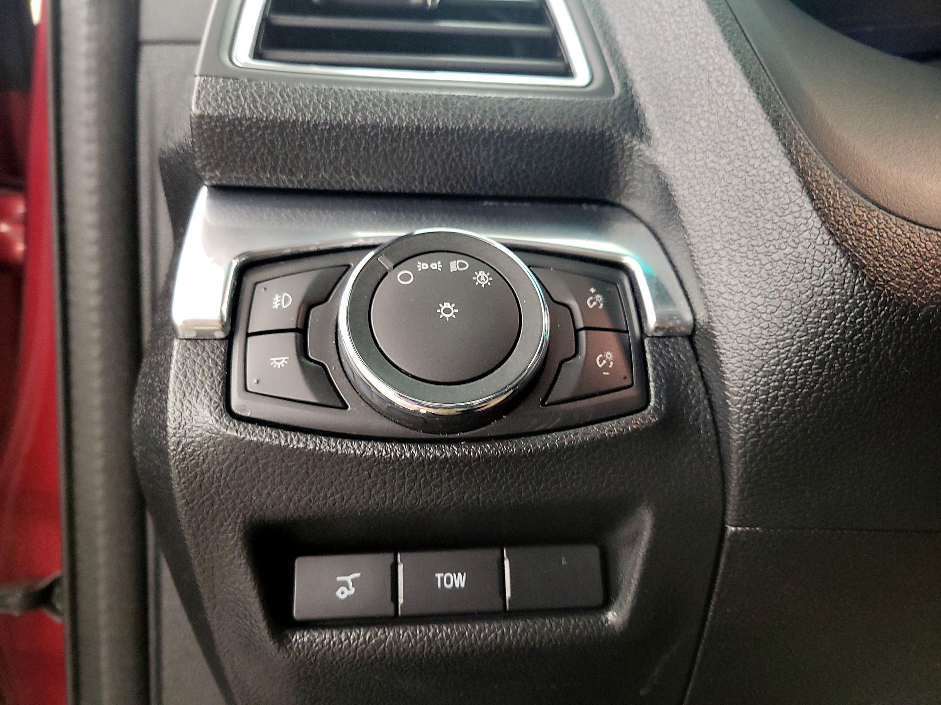 Thumbnail: 2016 Ford Explorer - 13