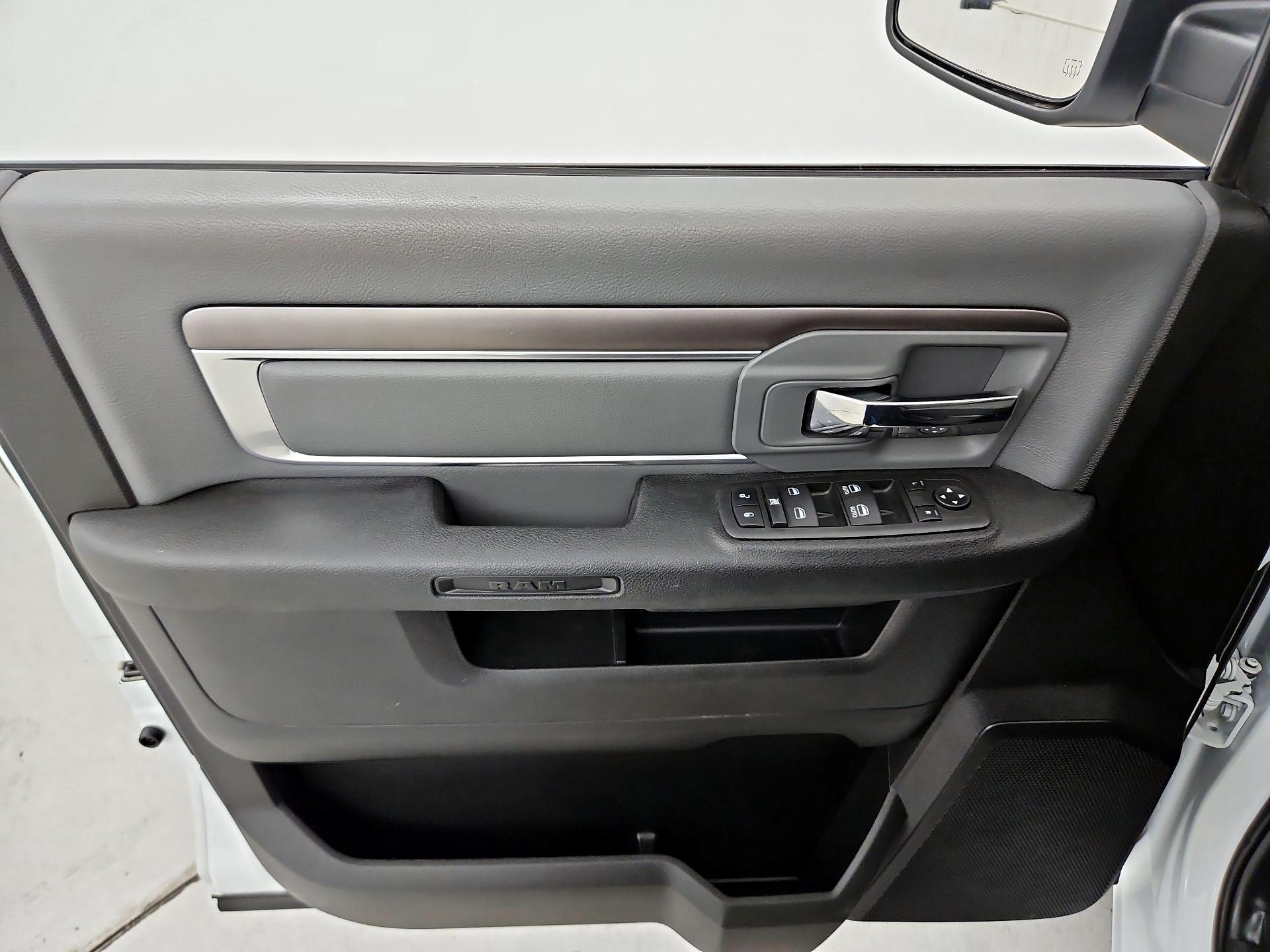 Thumbnail: 2023 RAM 1500 Classic - 12