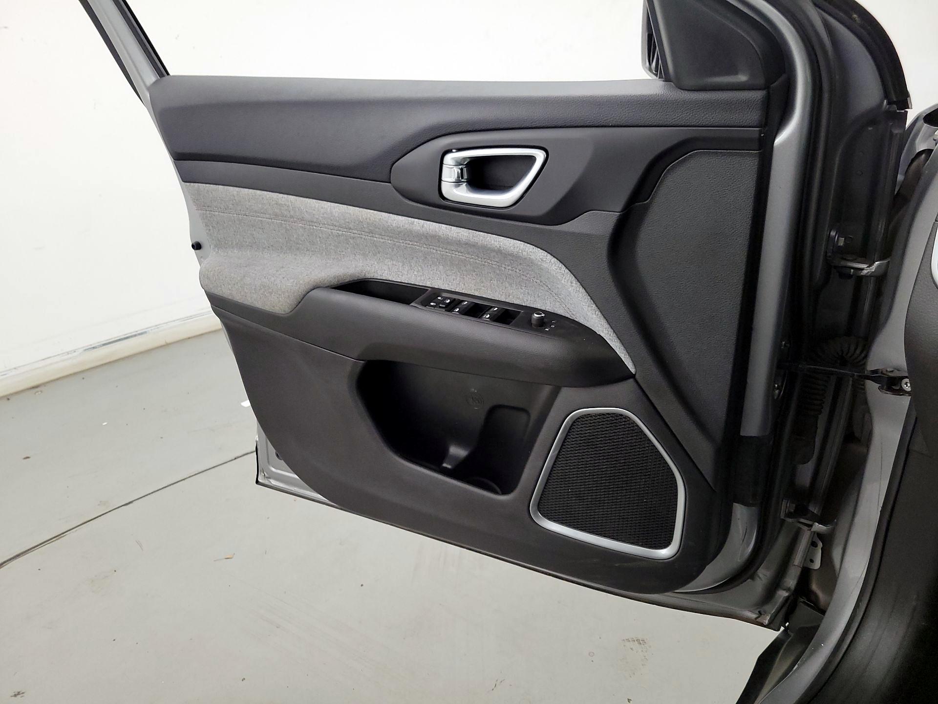 Thumbnail: 2022 Jeep Compass - 12