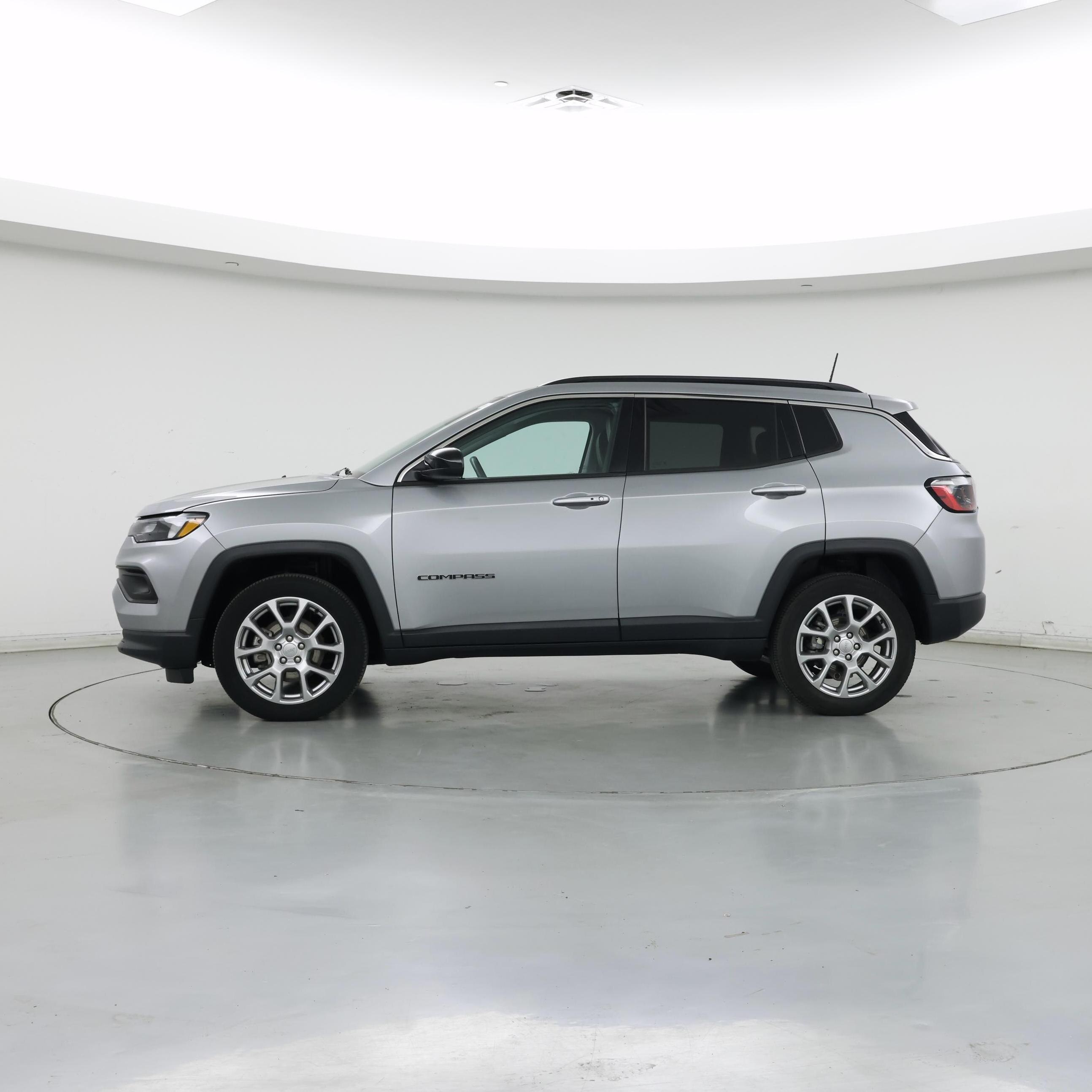 Thumbnail: 2022 Jeep Compass - 3