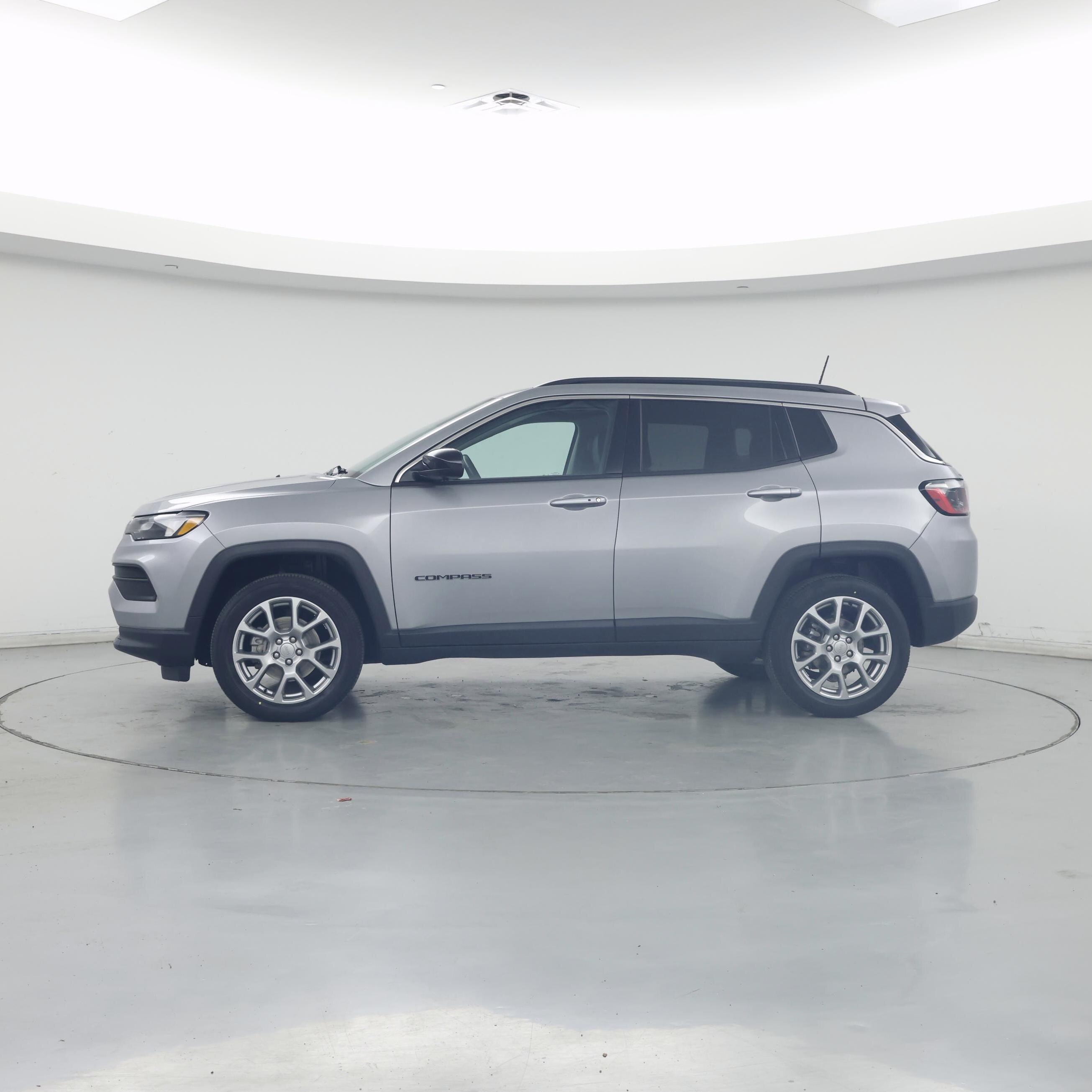 Thumbnail: 2022 Jeep Compass - 3