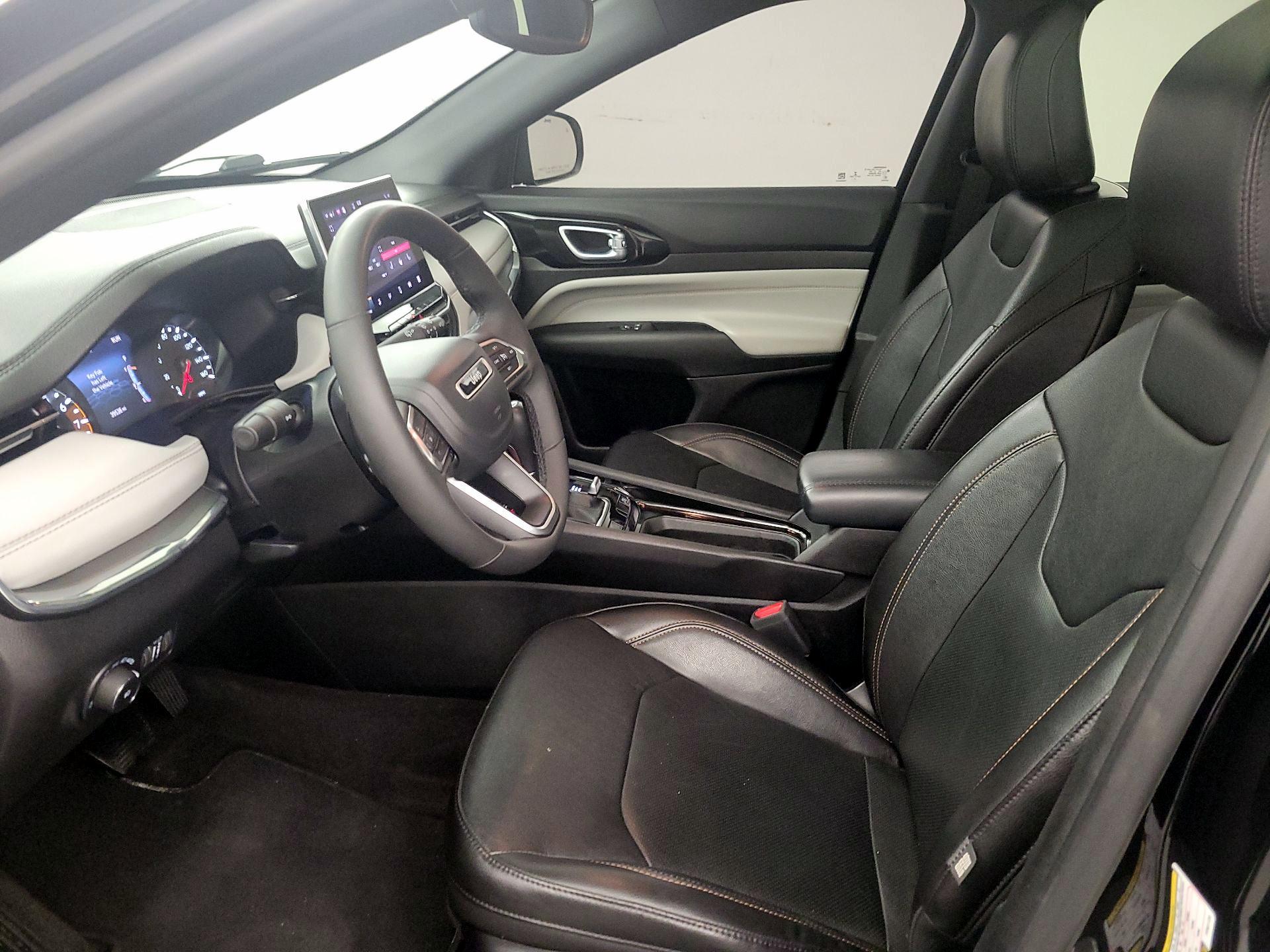 Thumbnail: 2023 Jeep Compass - 11