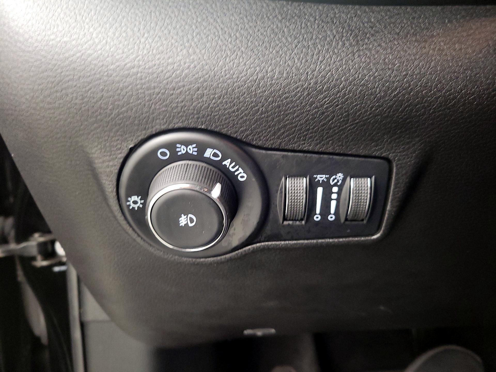 Thumbnail: 2023 Jeep Compass - 13