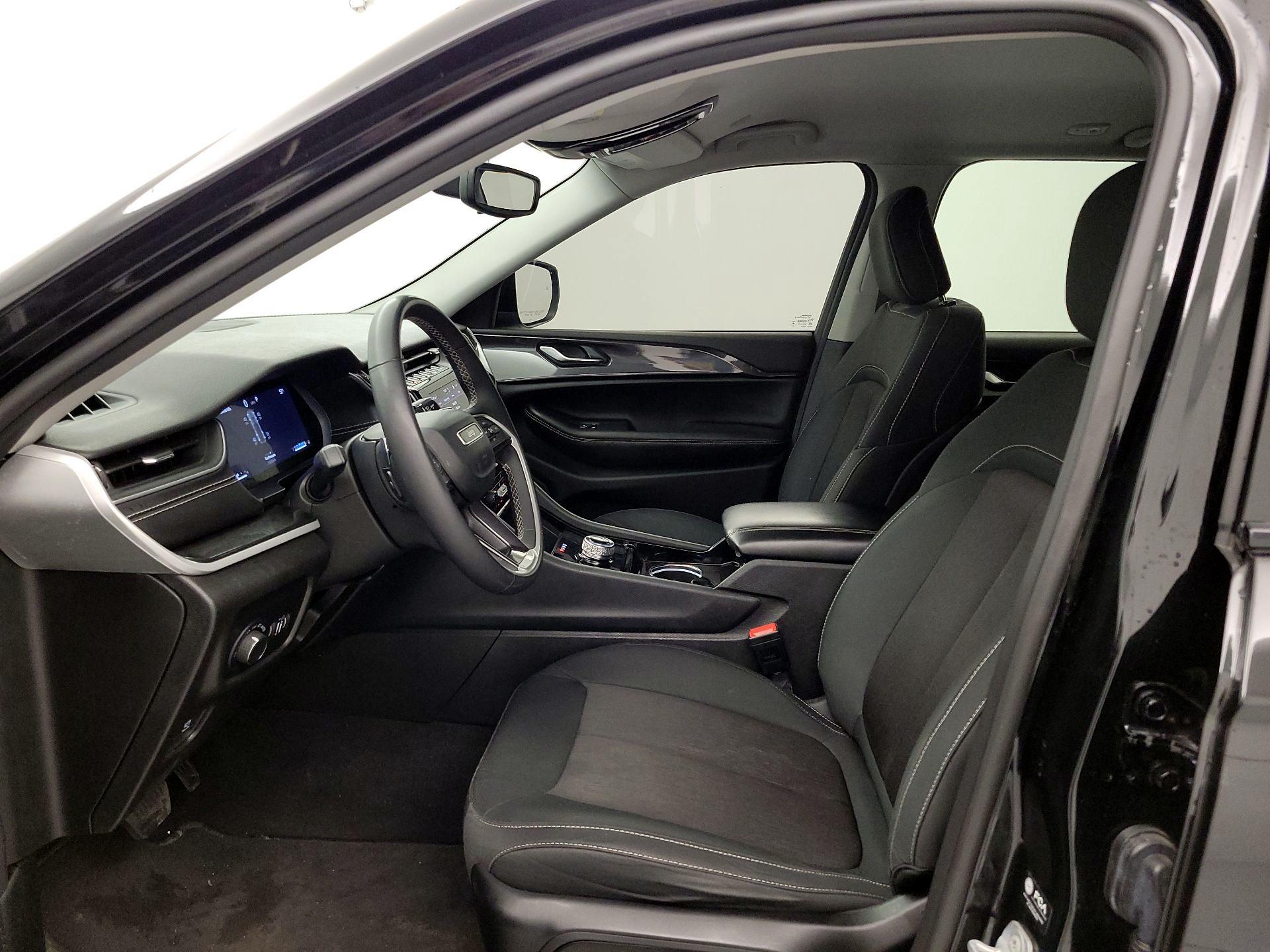 Thumbnail: 2023 Jeep Grand Cherokee - 11