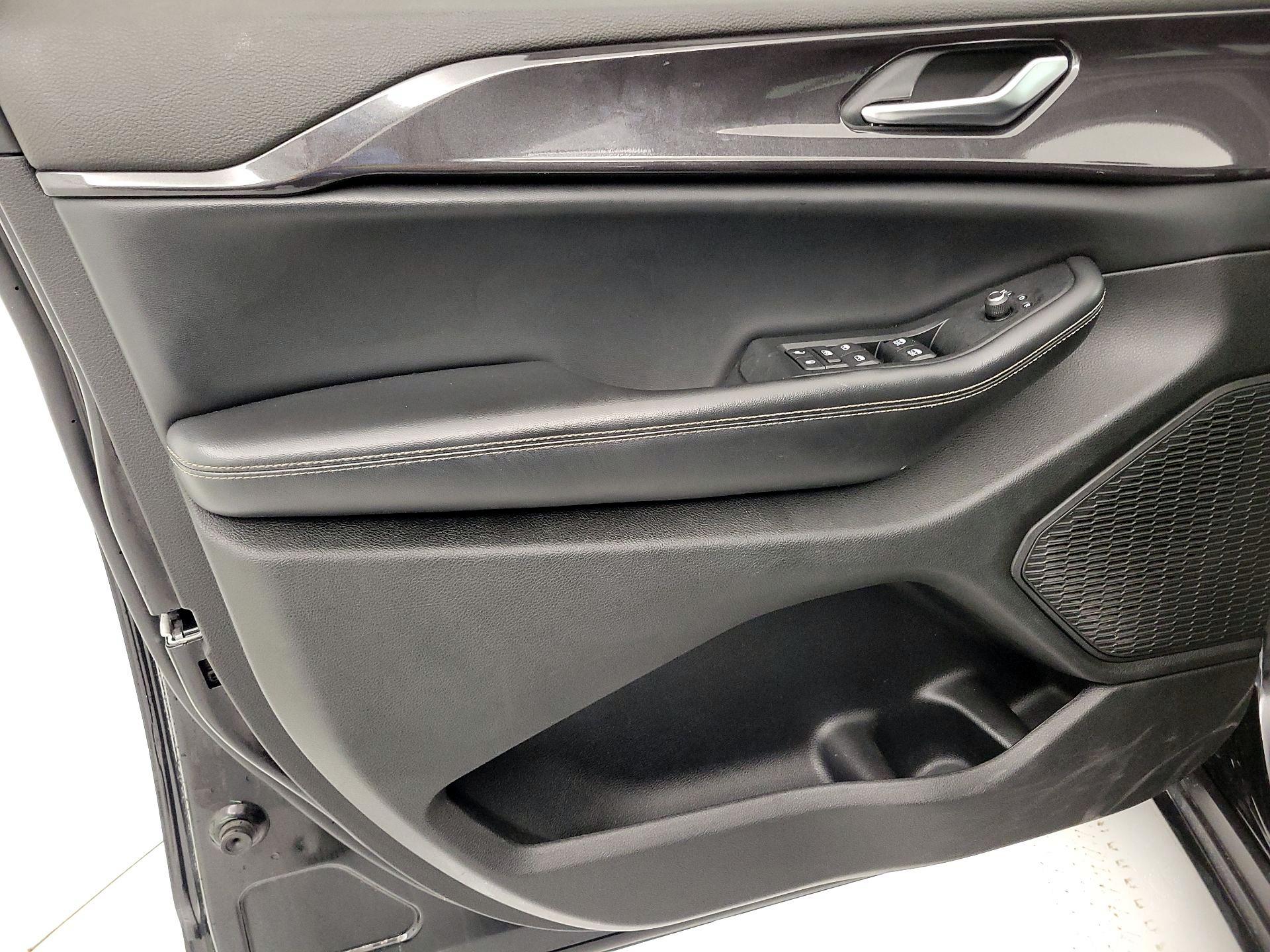 Thumbnail: 2023 Jeep Grand Cherokee - 12