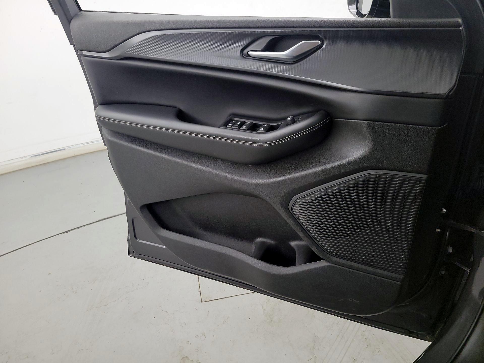 Thumbnail: 2023 Jeep Grand Cherokee - 12