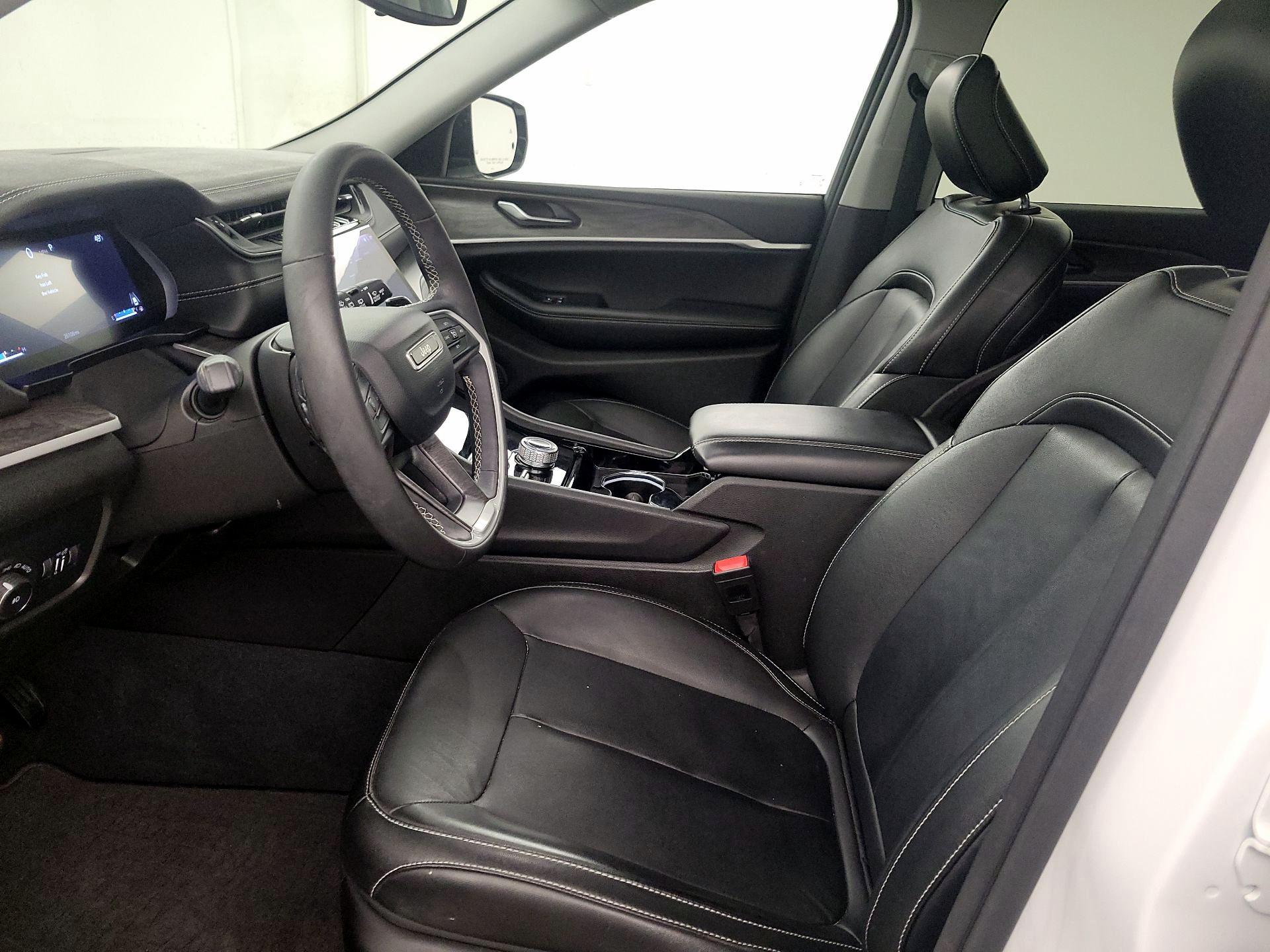 Thumbnail: 2023 Jeep Grand Cherokee - 11