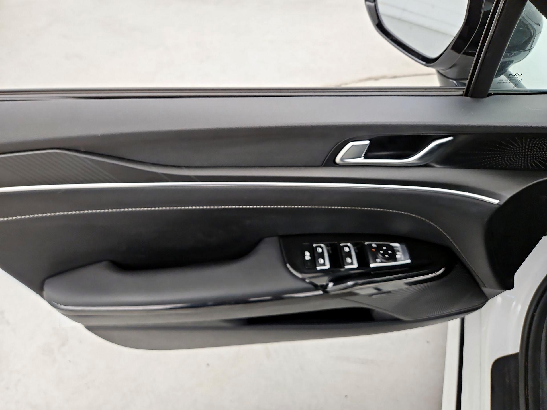 Thumbnail: 2025 Kia K5 - 12