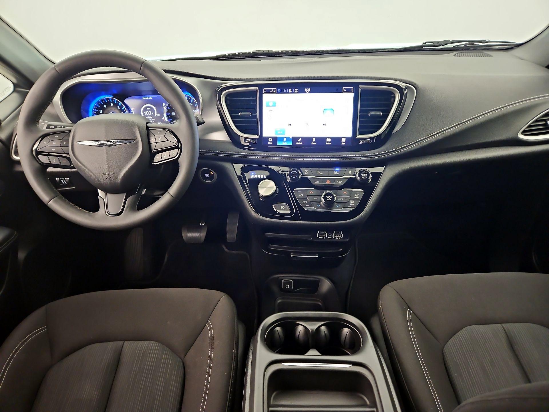 Thumbnail: 2023 Chrysler Pacifica - 9