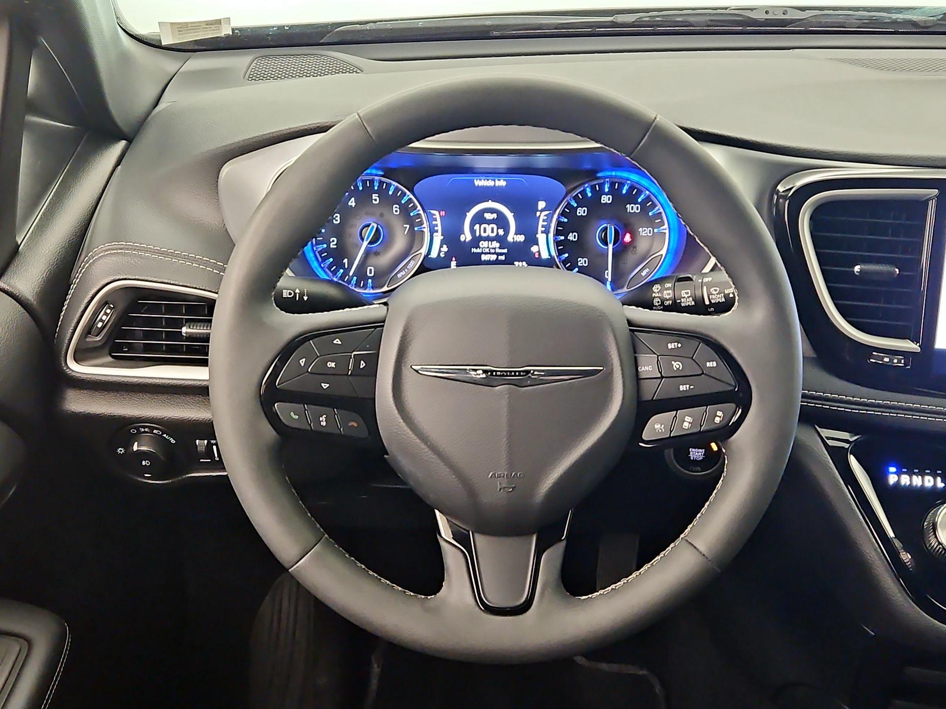 Thumbnail: 2023 Chrysler Pacifica - 10