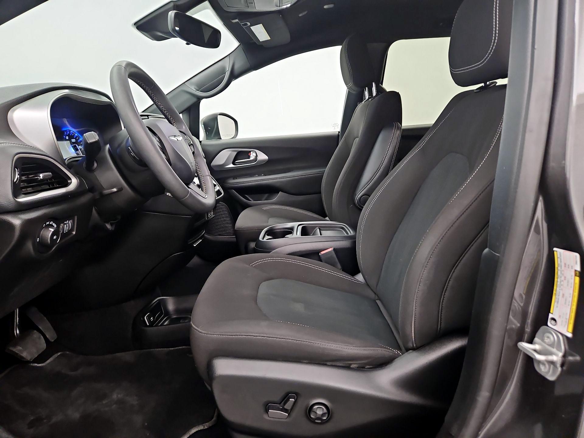 Thumbnail: 2023 Chrysler Pacifica - 11